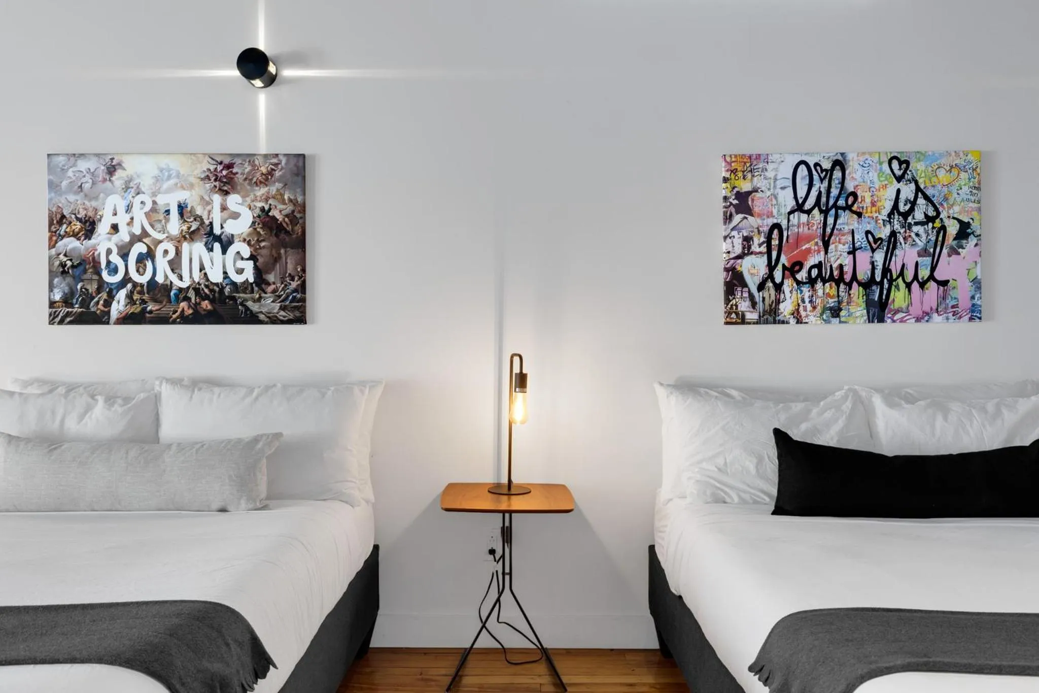 Bed in LiV MTL Plaza