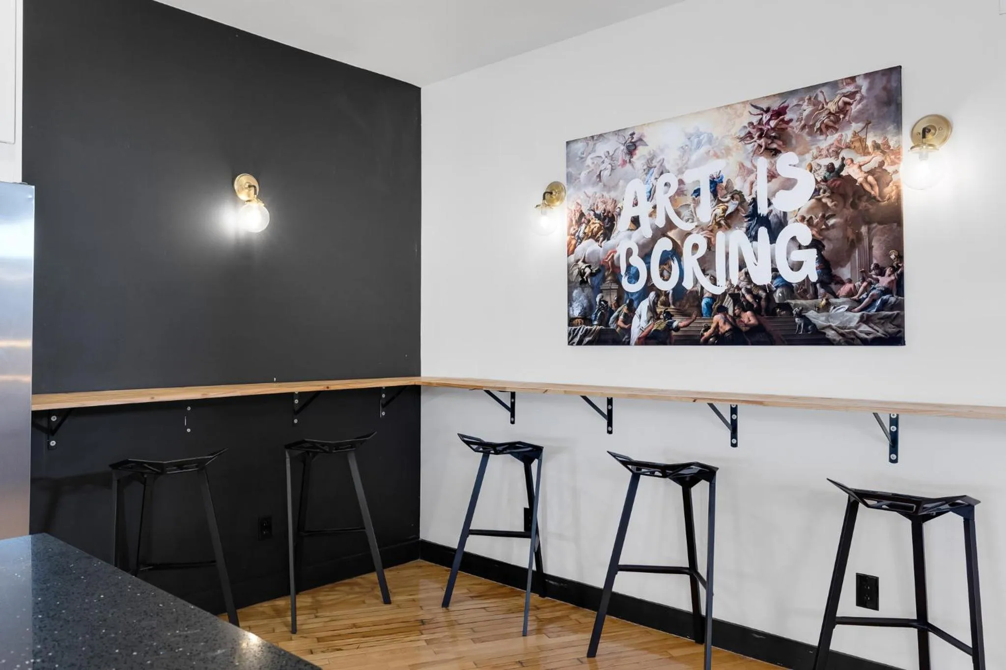 Text overlay in LiV MTL Plaza