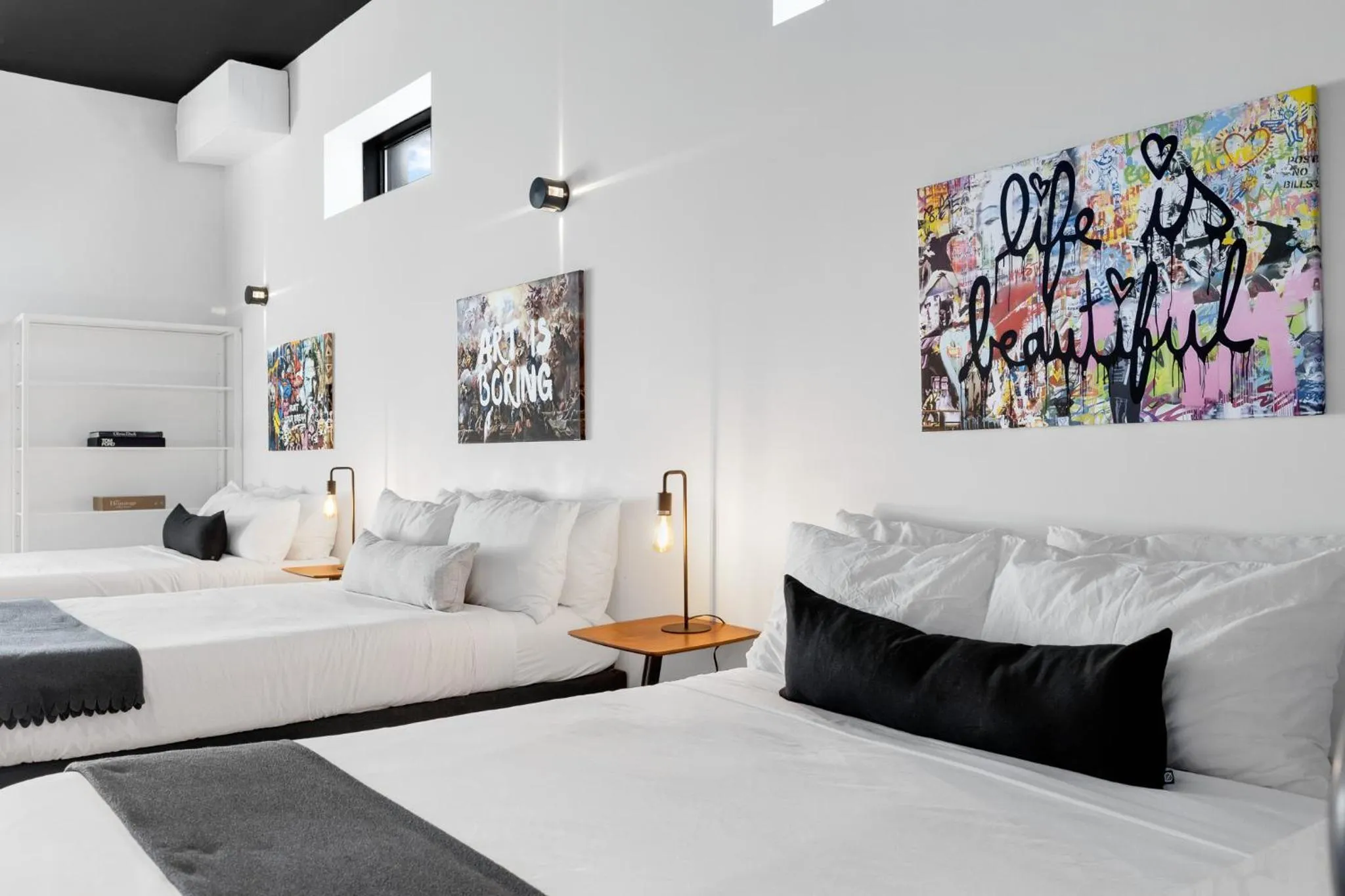 Bed in LiV MTL Plaza