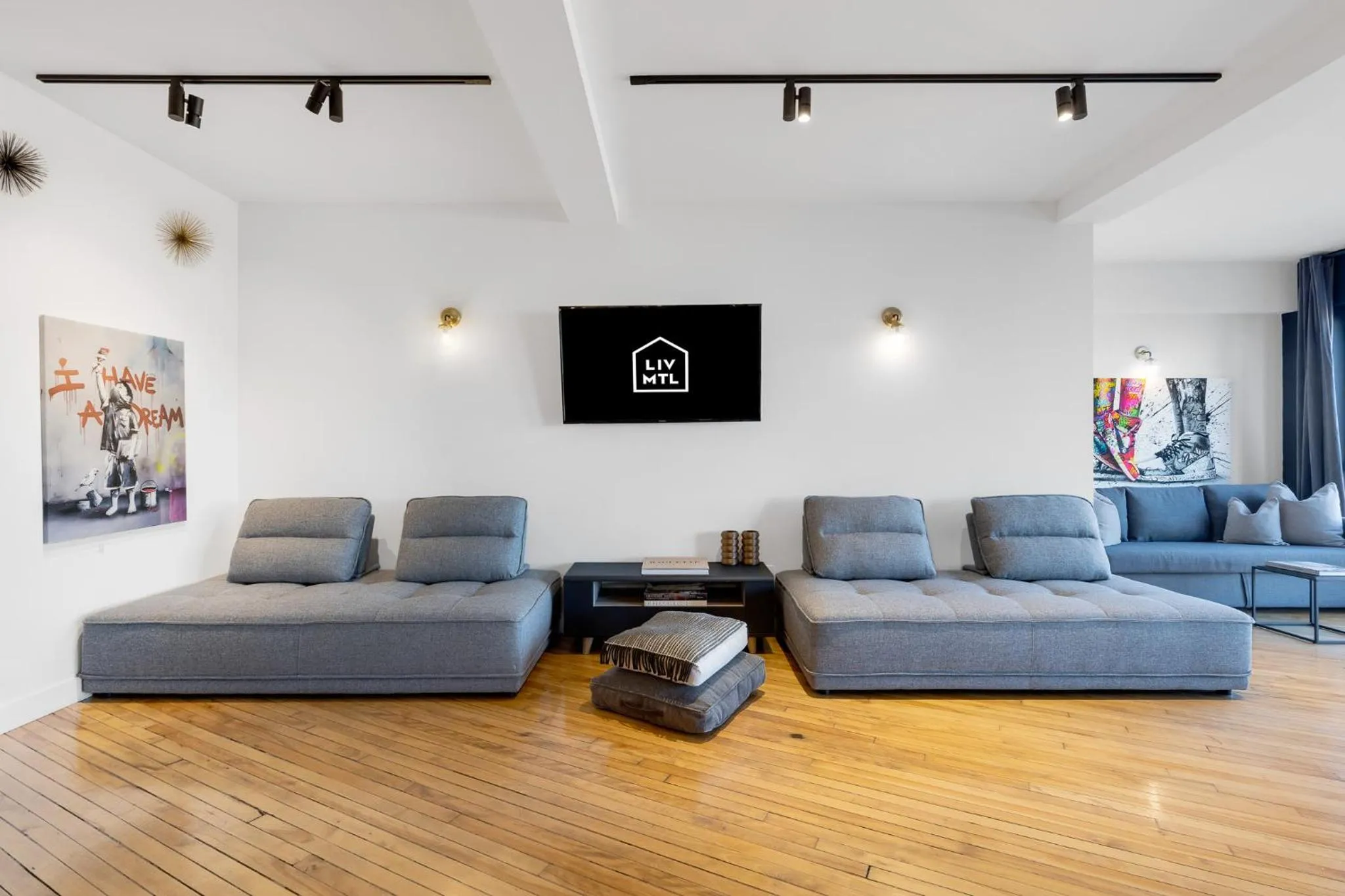 TV and multimedia in LiV MTL Plaza