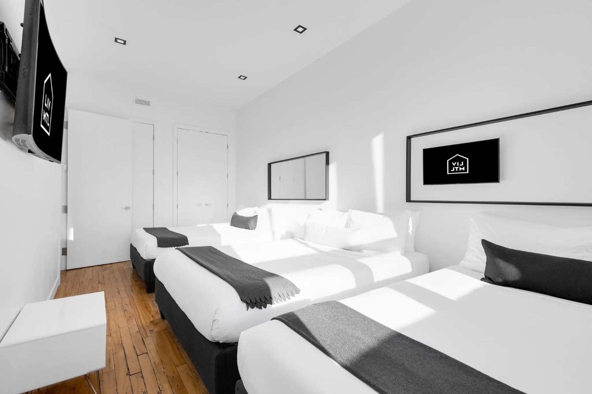 Bed in LiV MTL Plaza