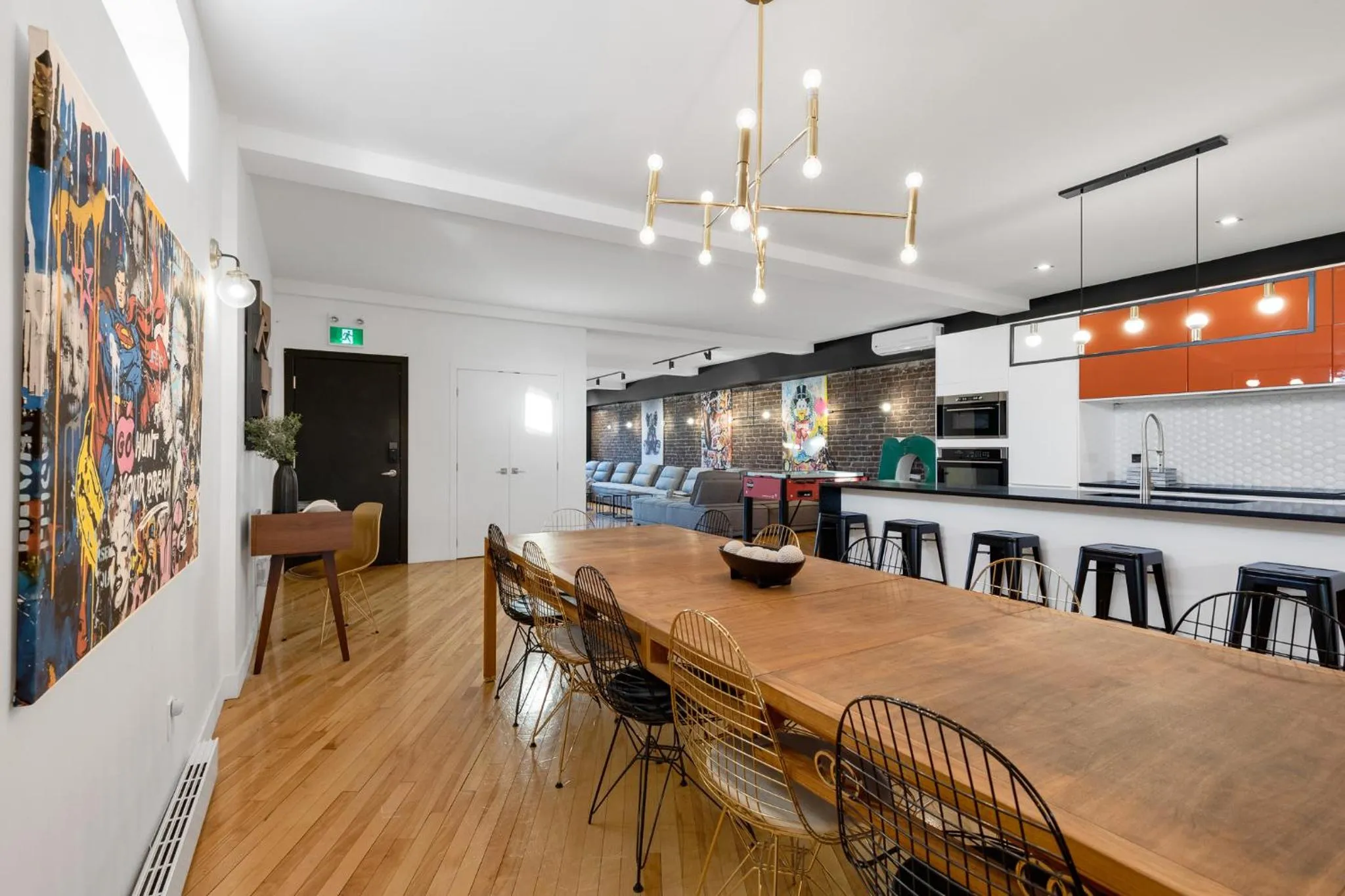 Kitchen or kitchenette in LiV MTL Plaza