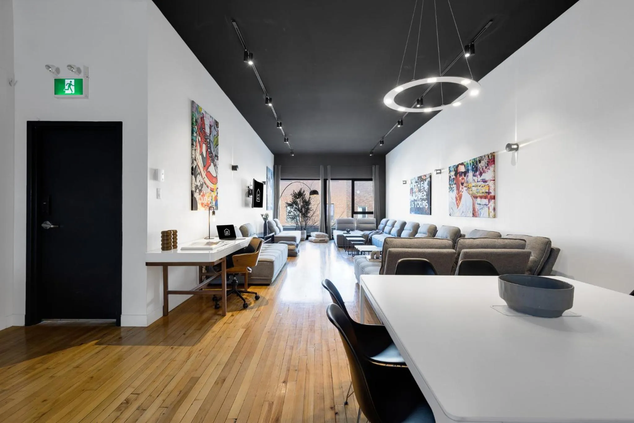 TV and multimedia in LiV MTL Plaza