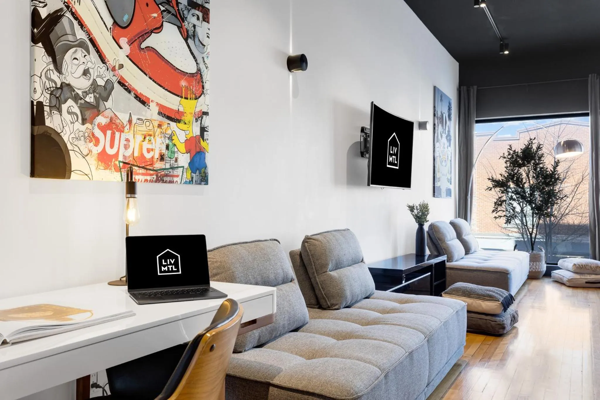 TV and multimedia in LiV MTL Plaza