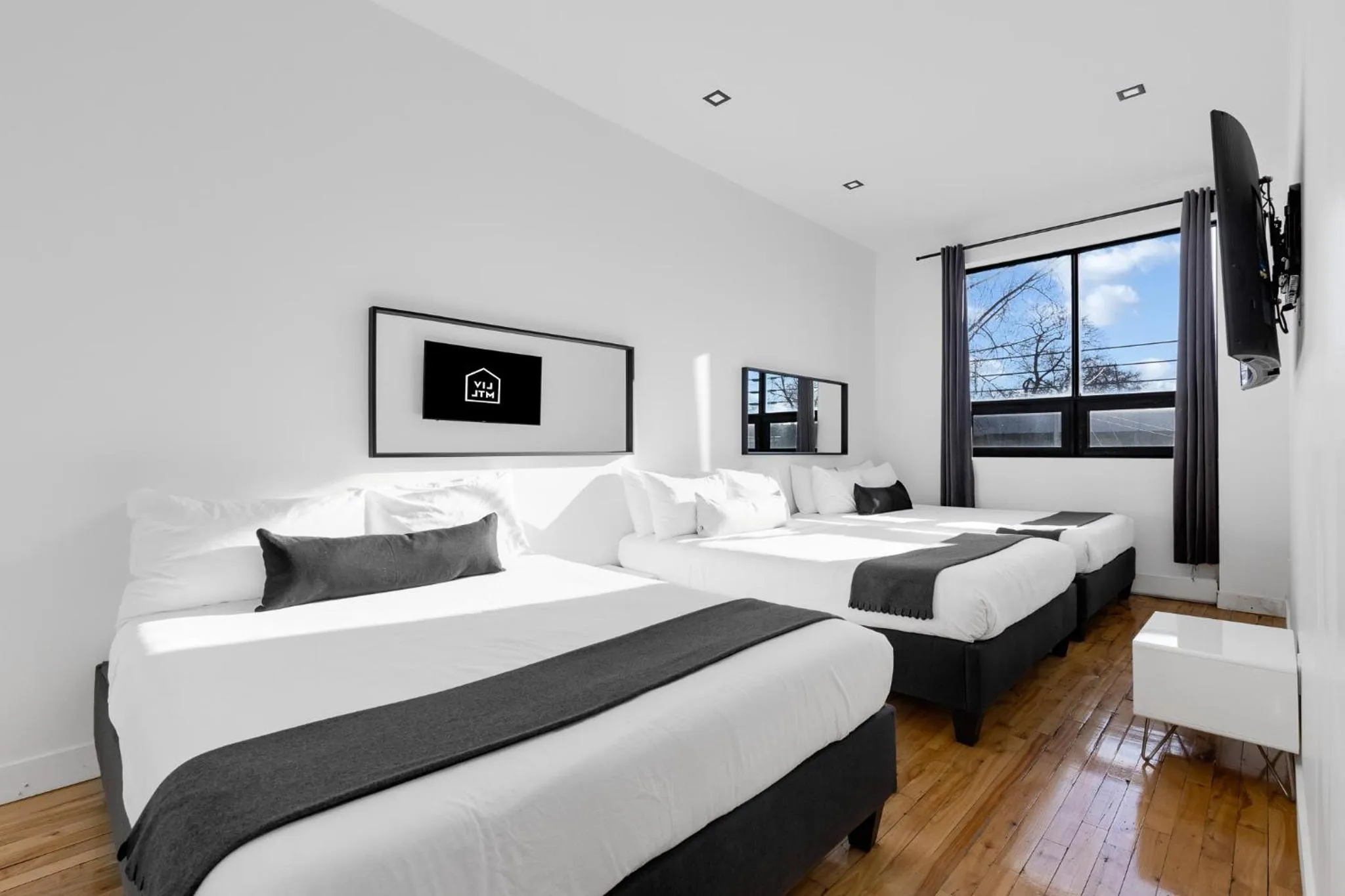 Bed in LiV MTL Plaza