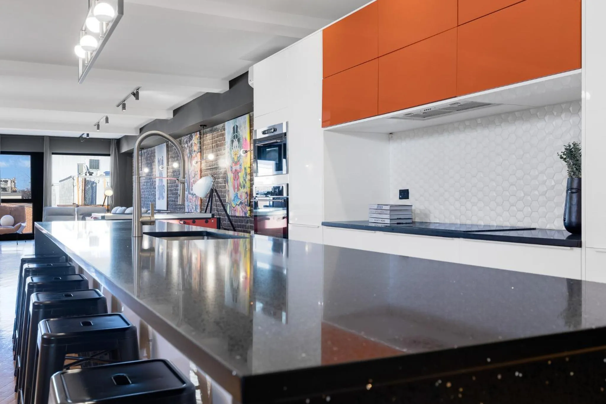 Kitchen or kitchenette in LiV MTL Plaza