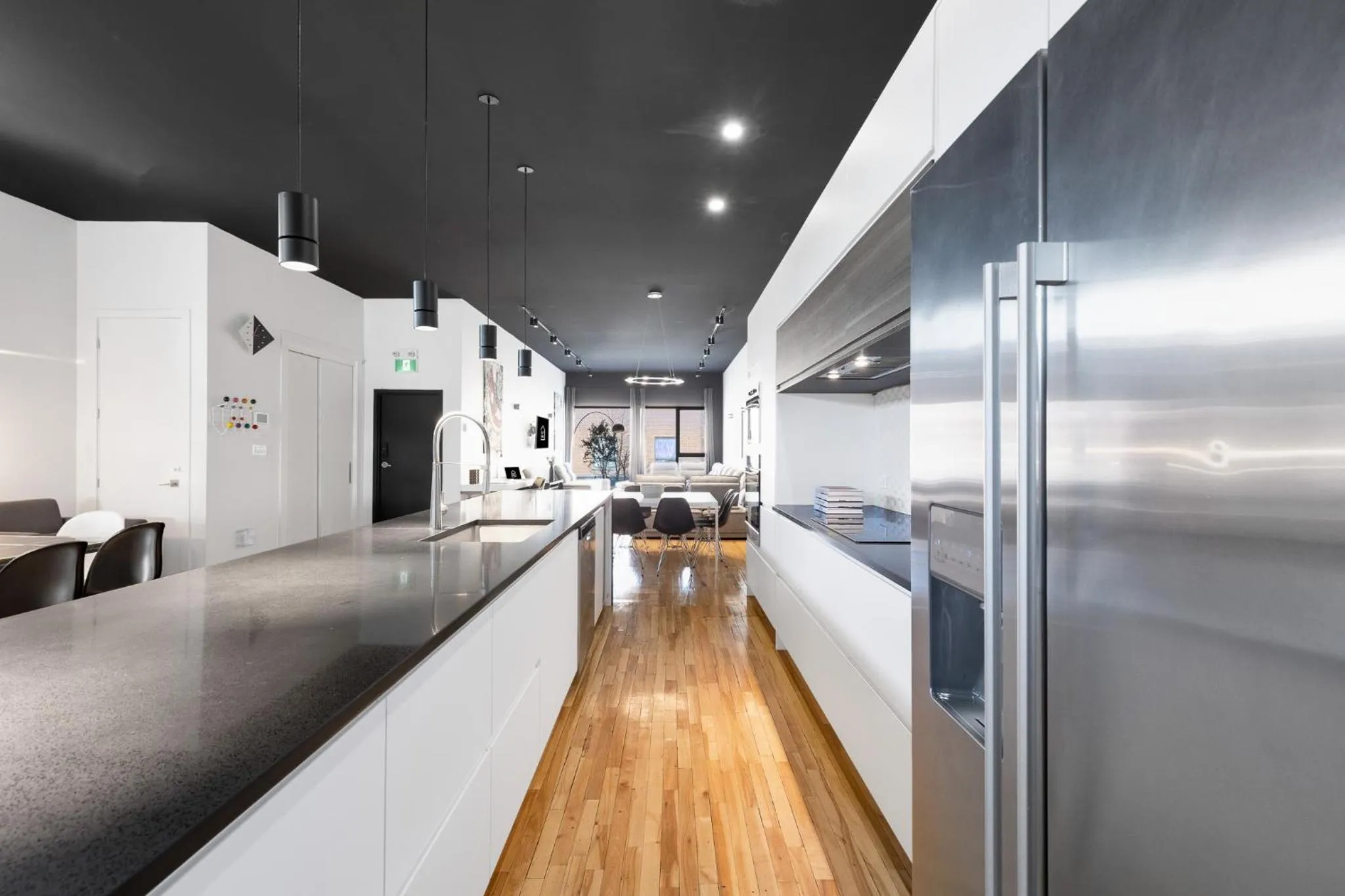 Kitchen or kitchenette in LiV MTL Plaza