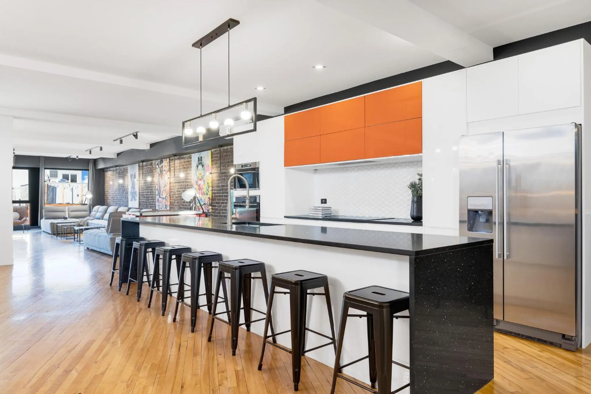 Kitchen or kitchenette in LiV MTL Plaza