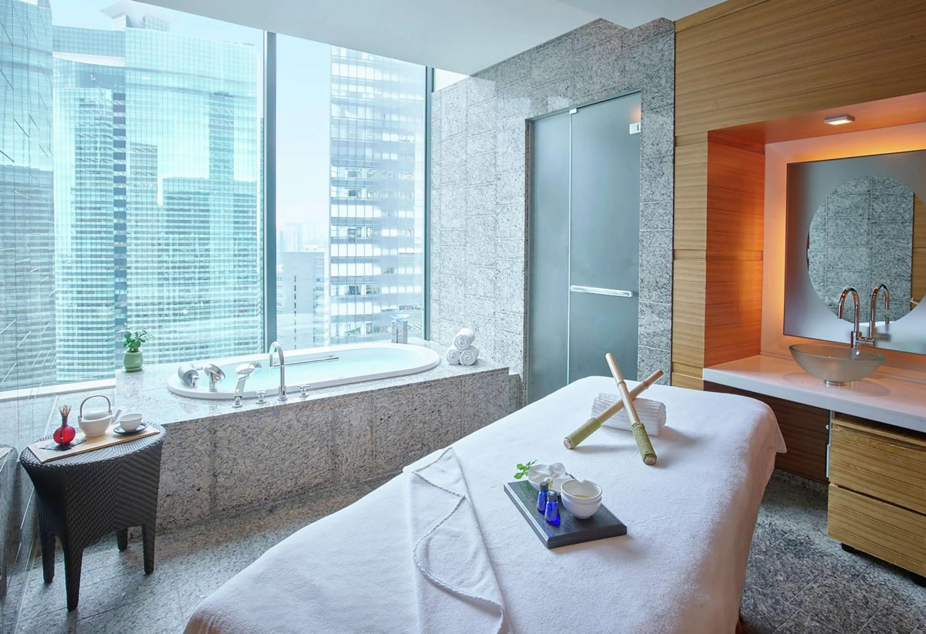 Spa and wellness centre/facilities, Bed in Conrad Tokyo