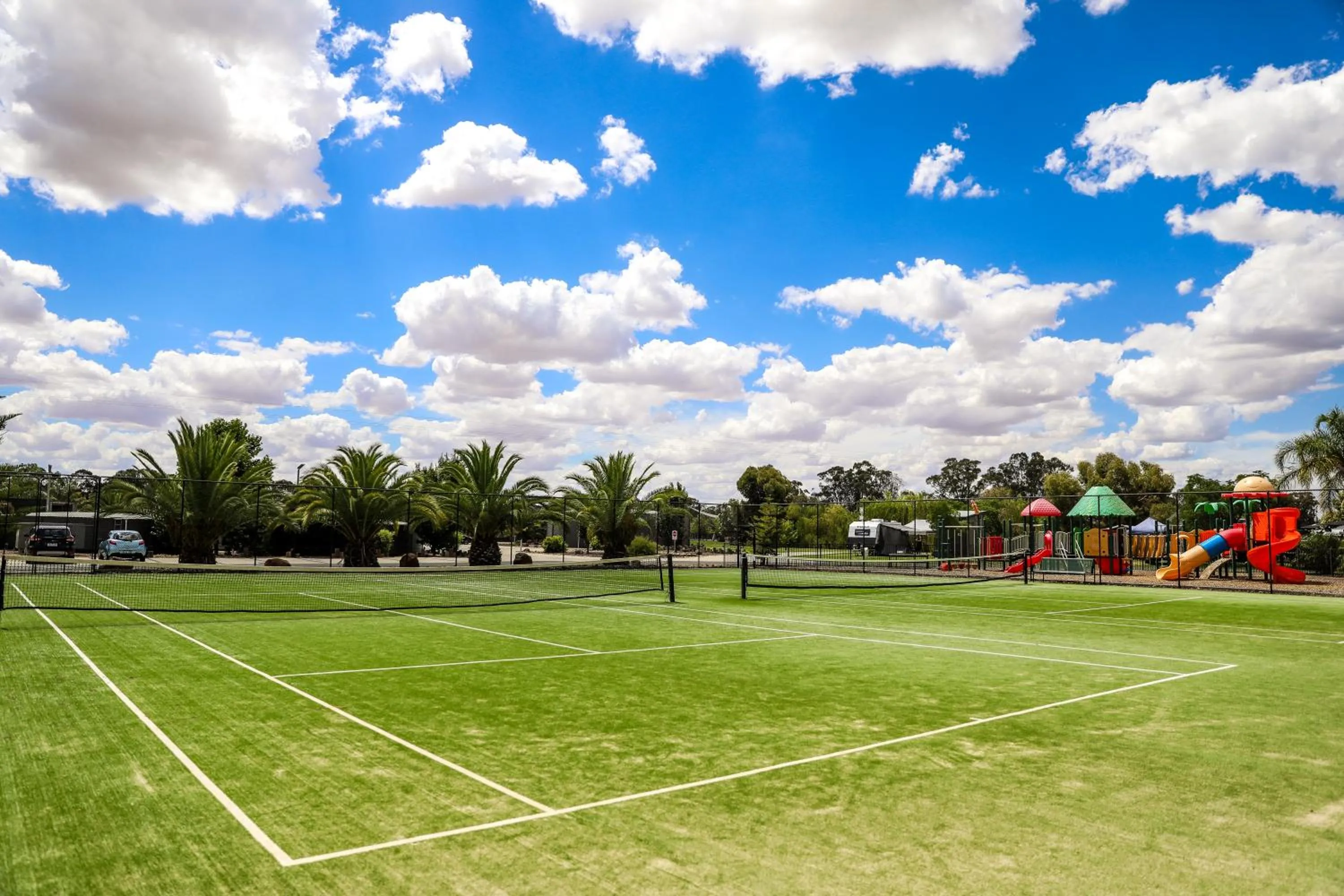 Tennis court in Discovery Parks - Moama Waters