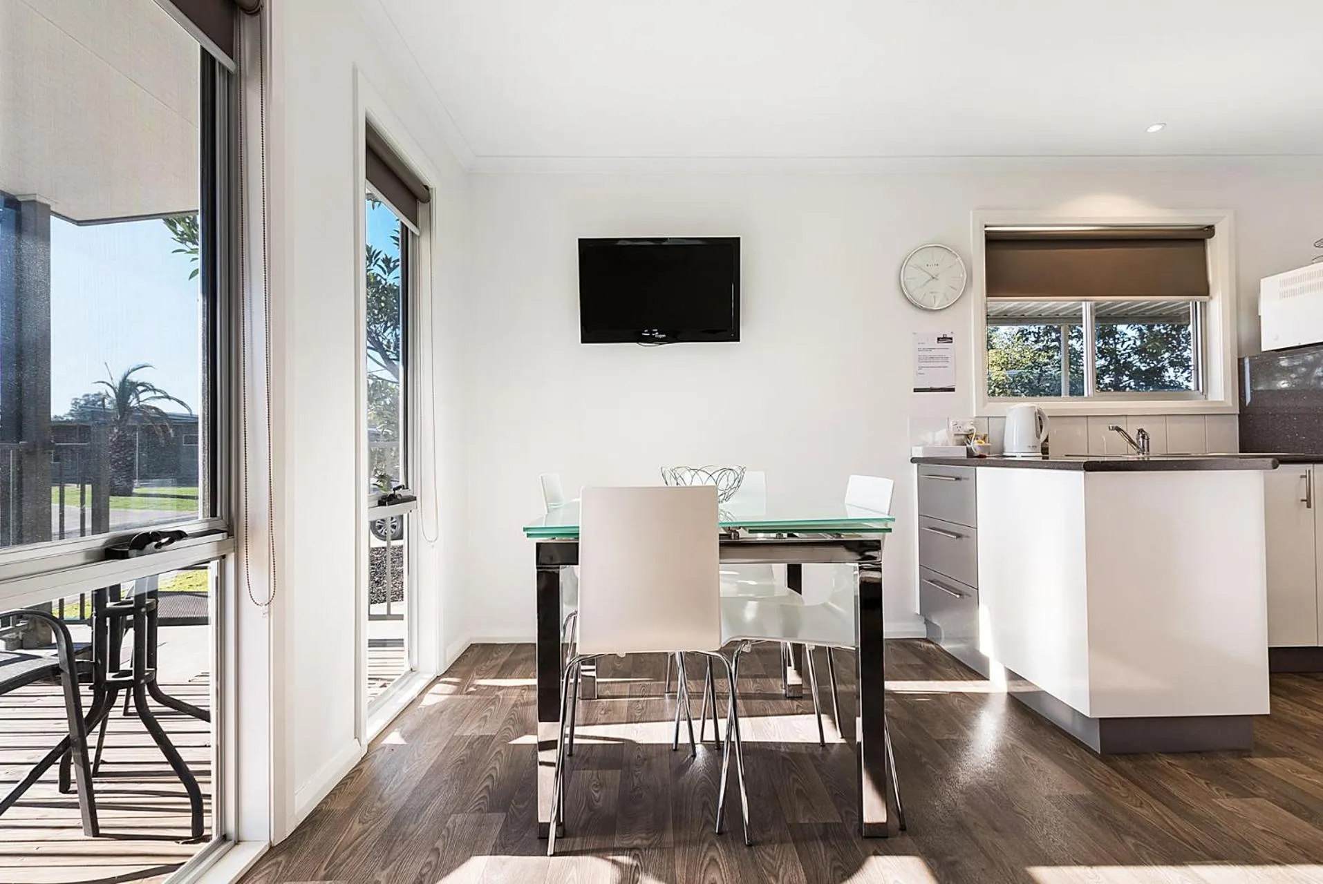 Dining area in Discovery Parks - Moama Waters