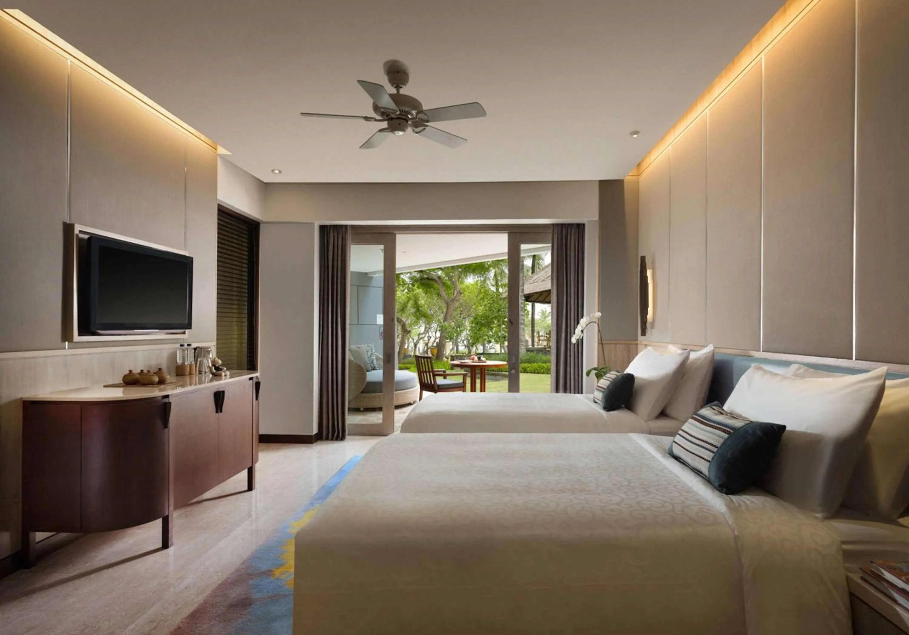 Deluxe Twin Room in Conrad Bali