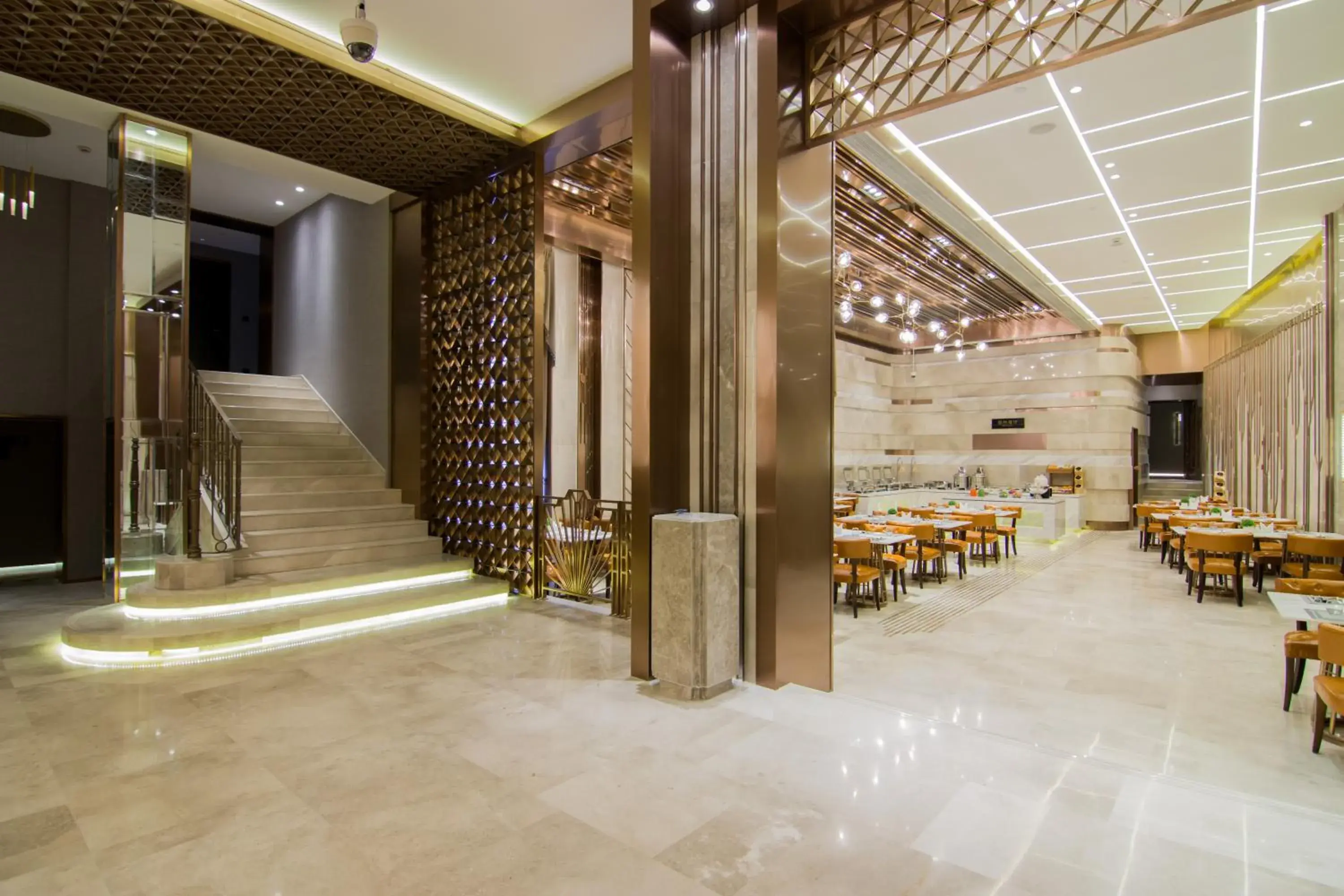 Property building in Yitel Premium (Shanghai Nanjing Road Pedestrian Street) Property building in Yitel Premium (Shanghai Nanjing Road Pedestrian Street)