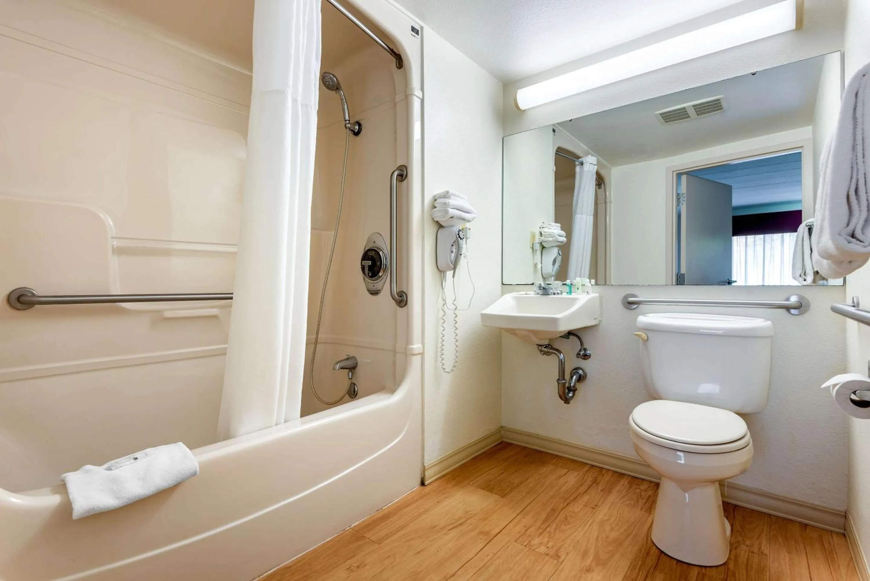 Bathroom in Quality Inn Falconer - Jamestown