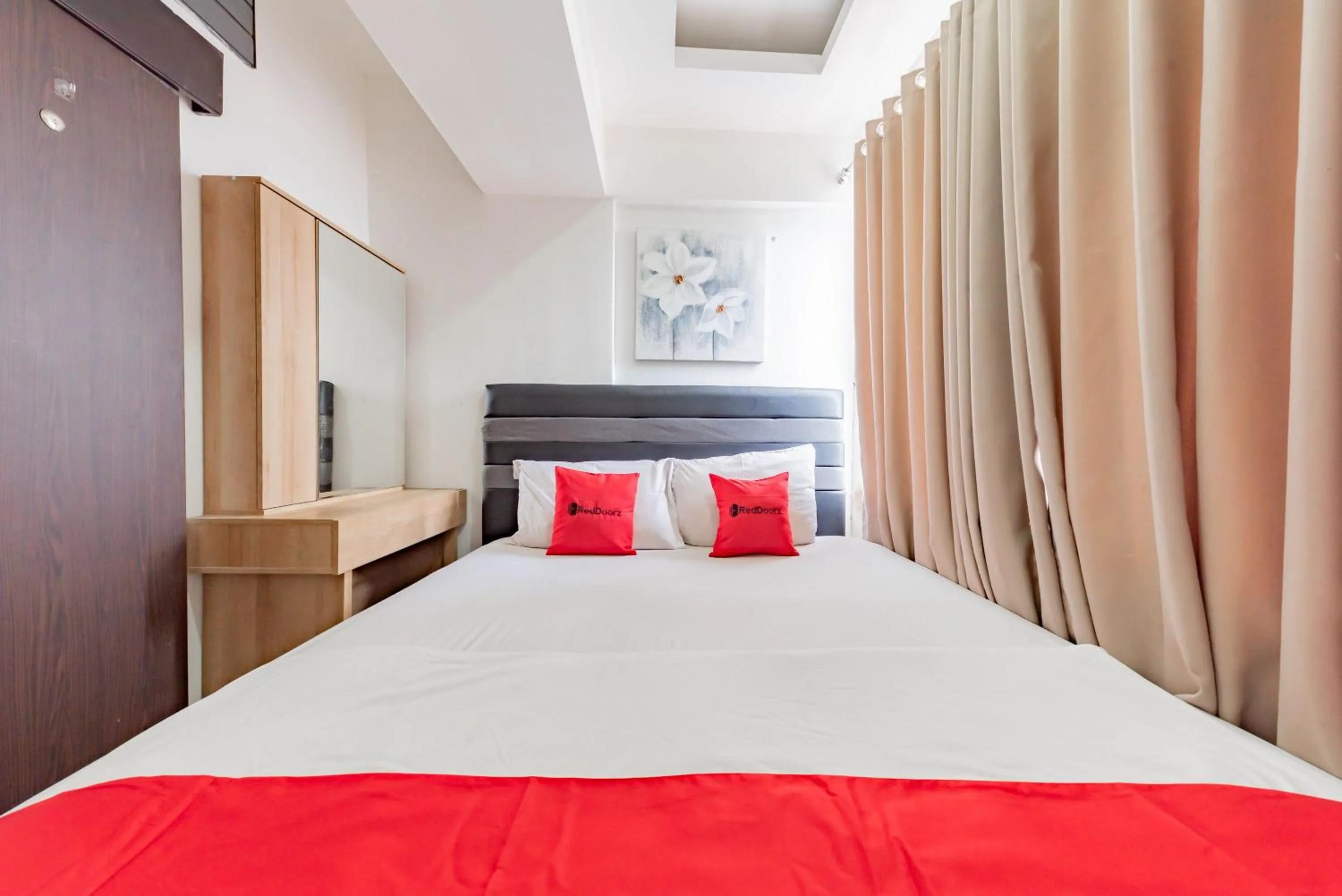 Bedroom, Bed in RedDoorz Apartment @ Jarrdin Cihampelas