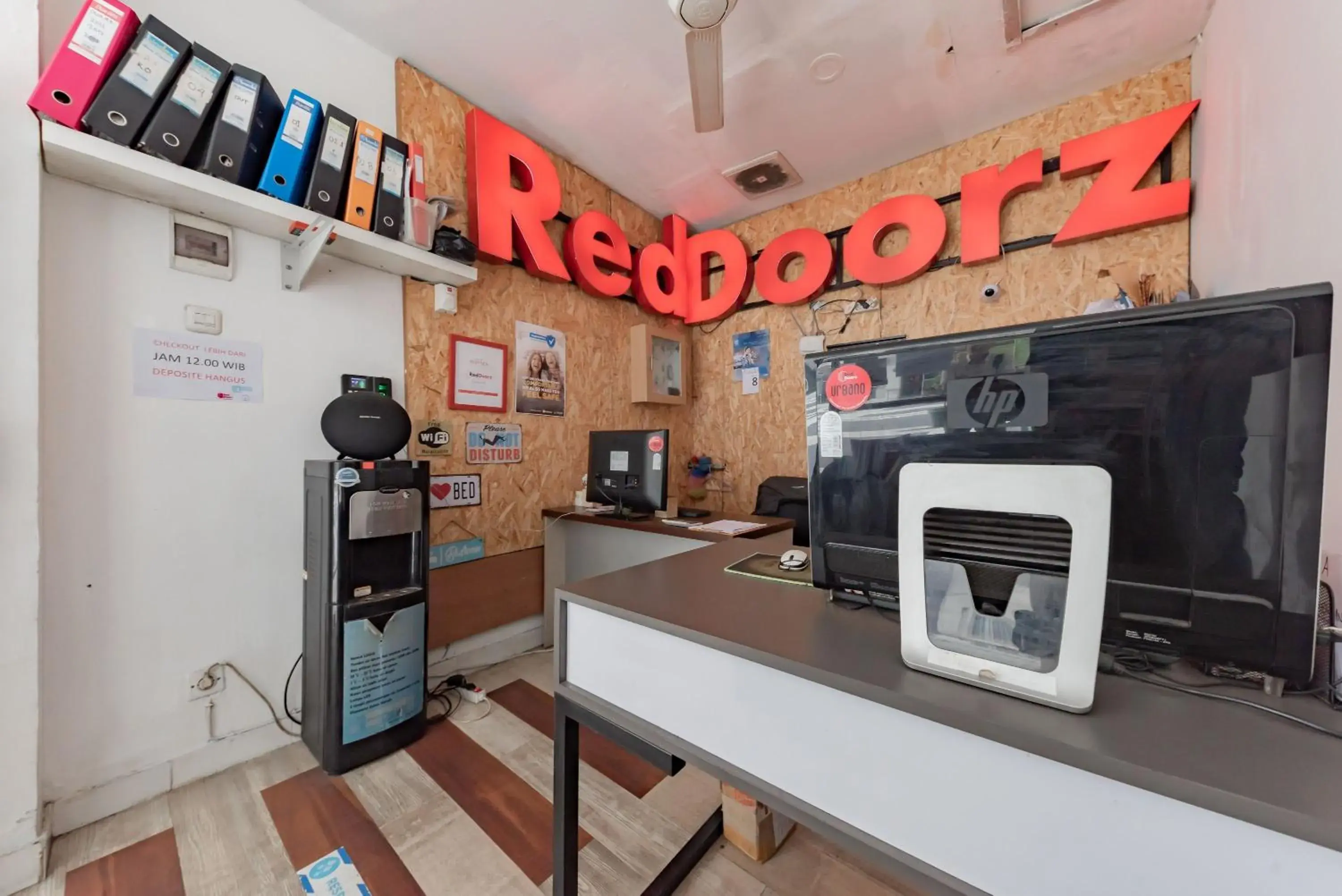 Lobby or reception in RedDoorz Apartment @ Jarrdin Cihampelas Lobby or reception in RedDoorz Apartment @ Jarrdin Cihampelas