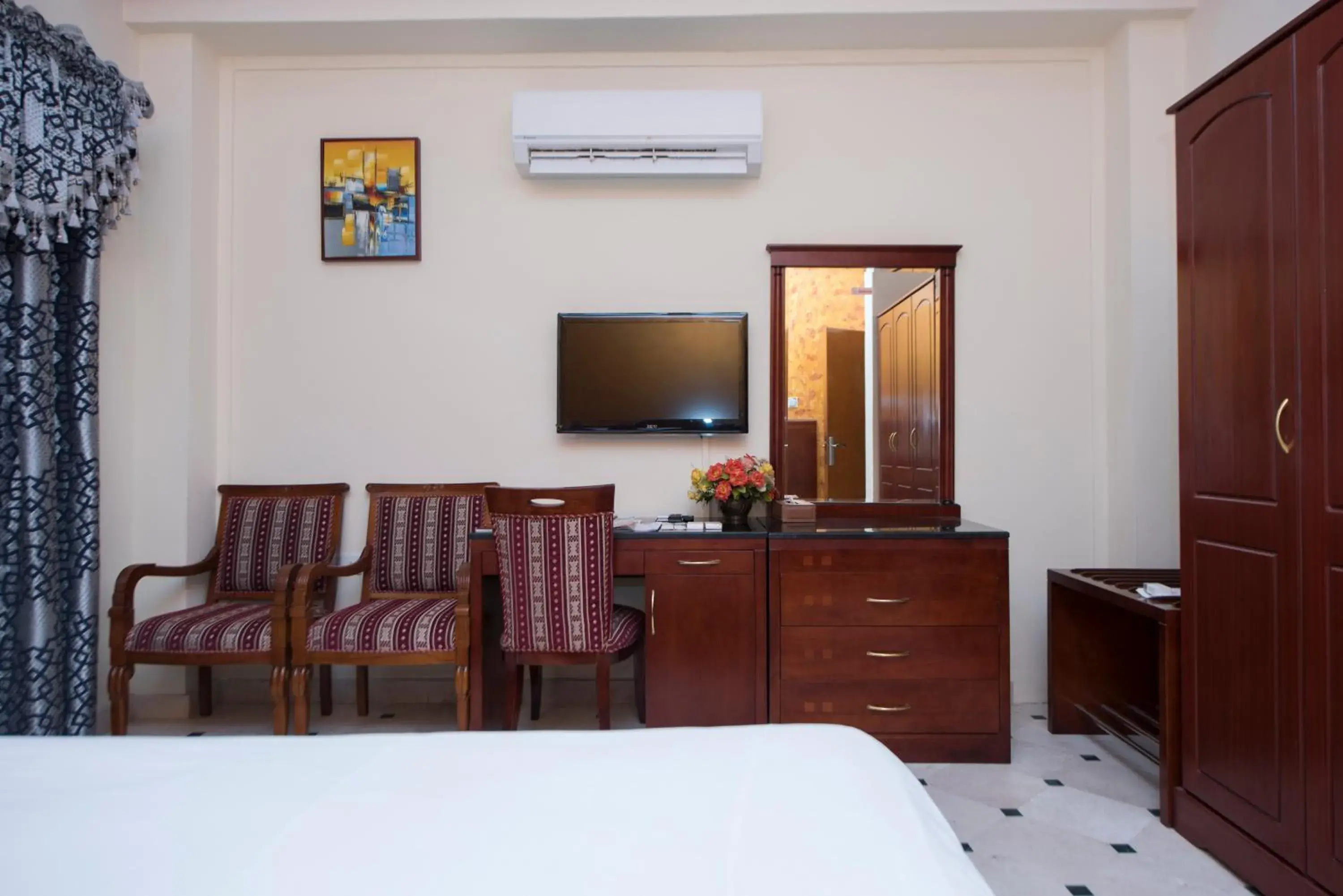 bunk bed, Bed in Al Bahjah Hotel bunk bed, Bed in Al Bahjah Hotel