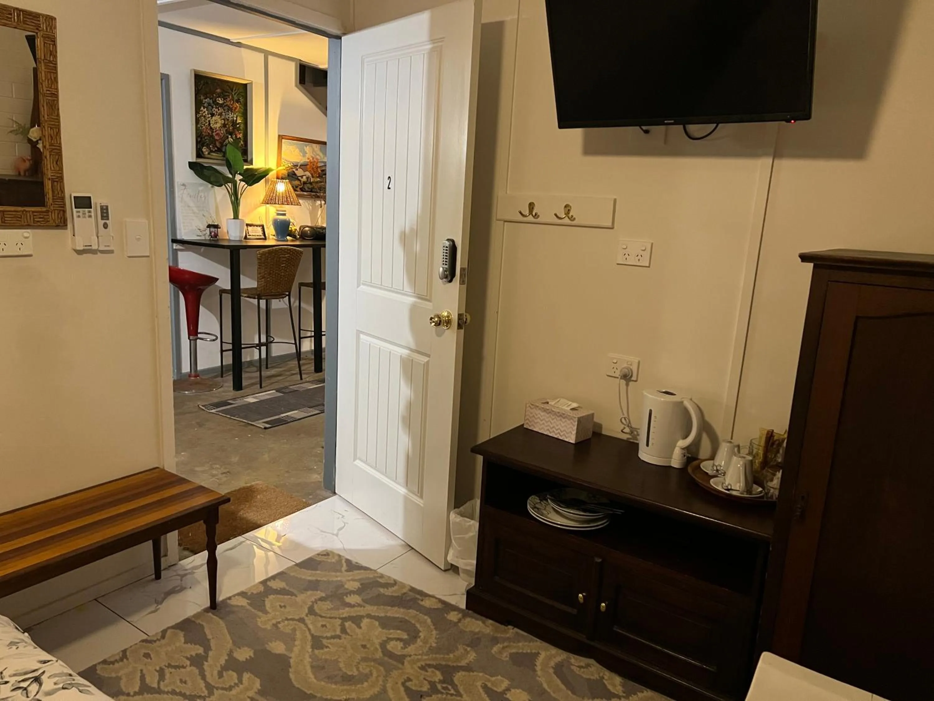 TV and multimedia, Bed in XYL Holiday Inn