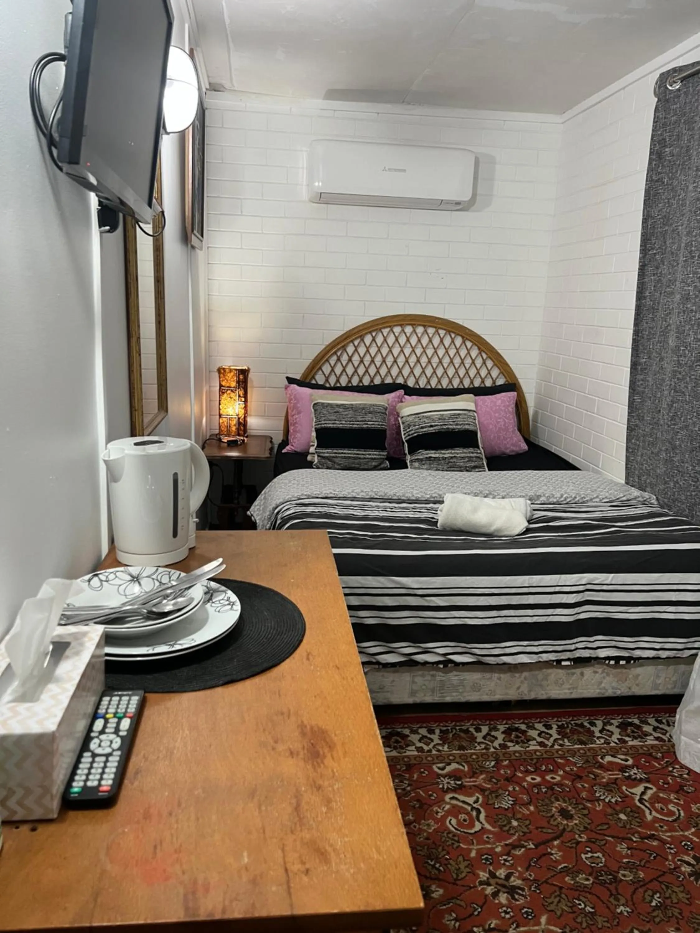 TV and multimedia, Bed in XYL Holiday Inn