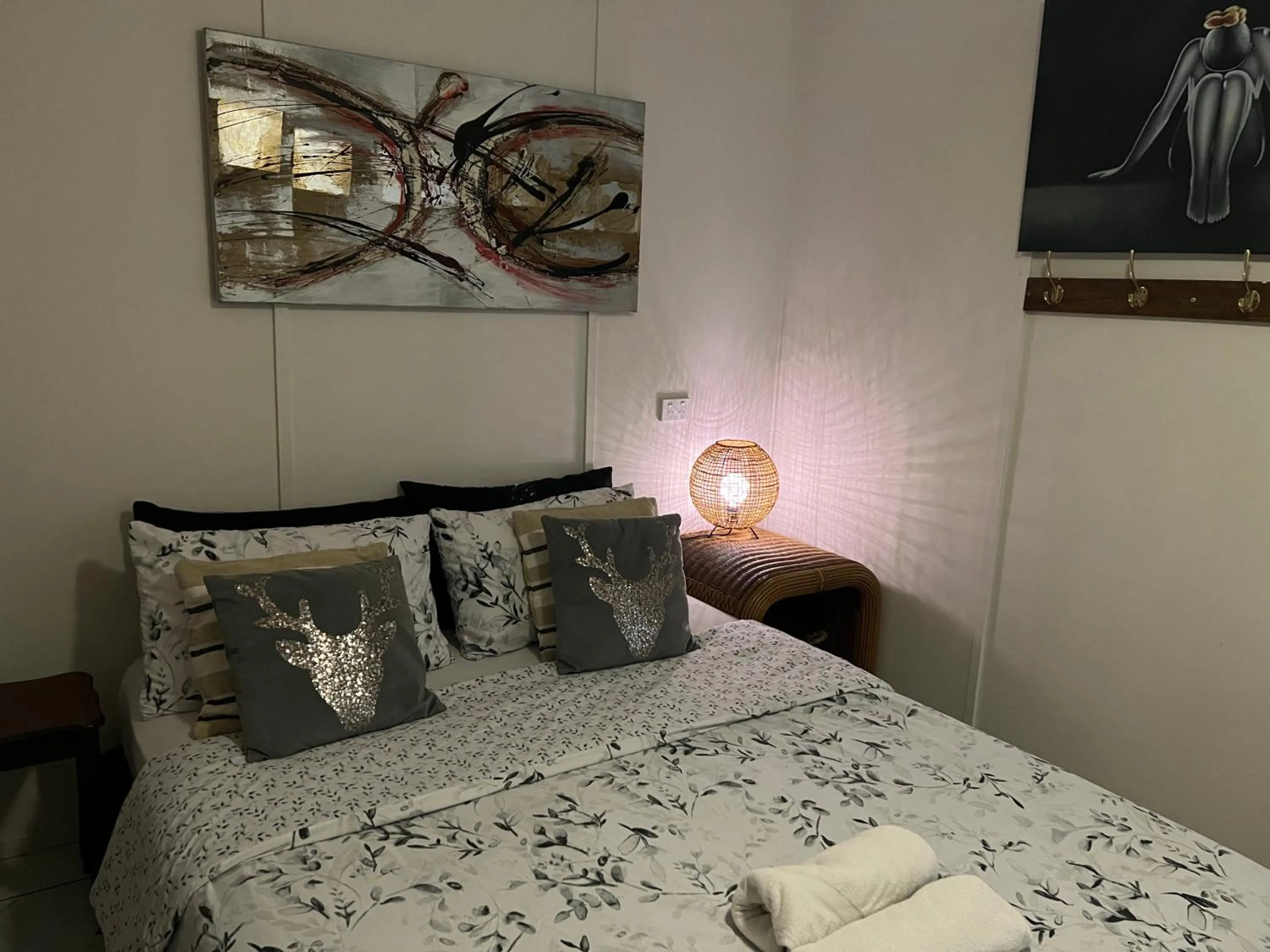 Bed in XYL Holiday Inn