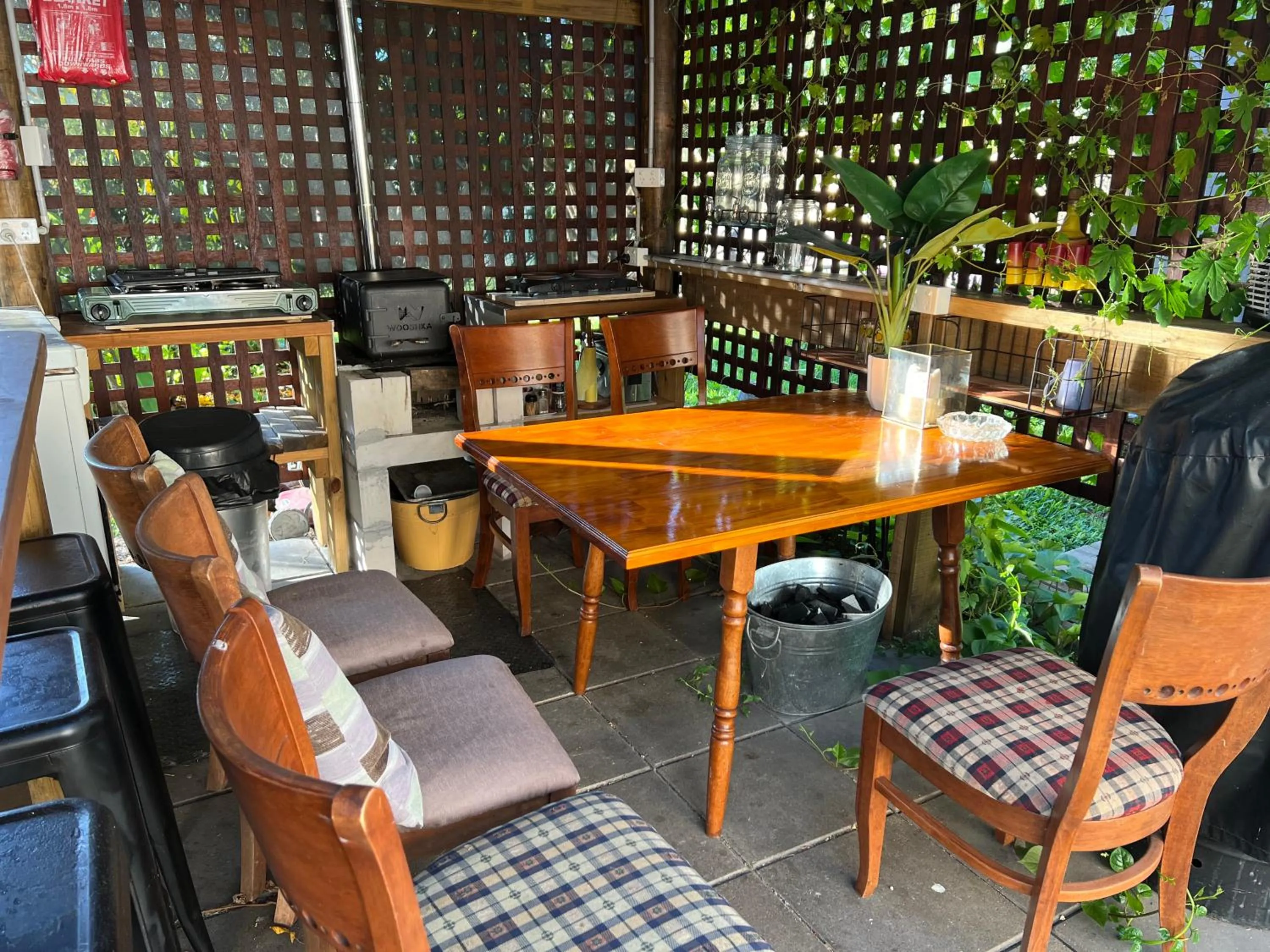 Dining area in XYL Holiday Inn