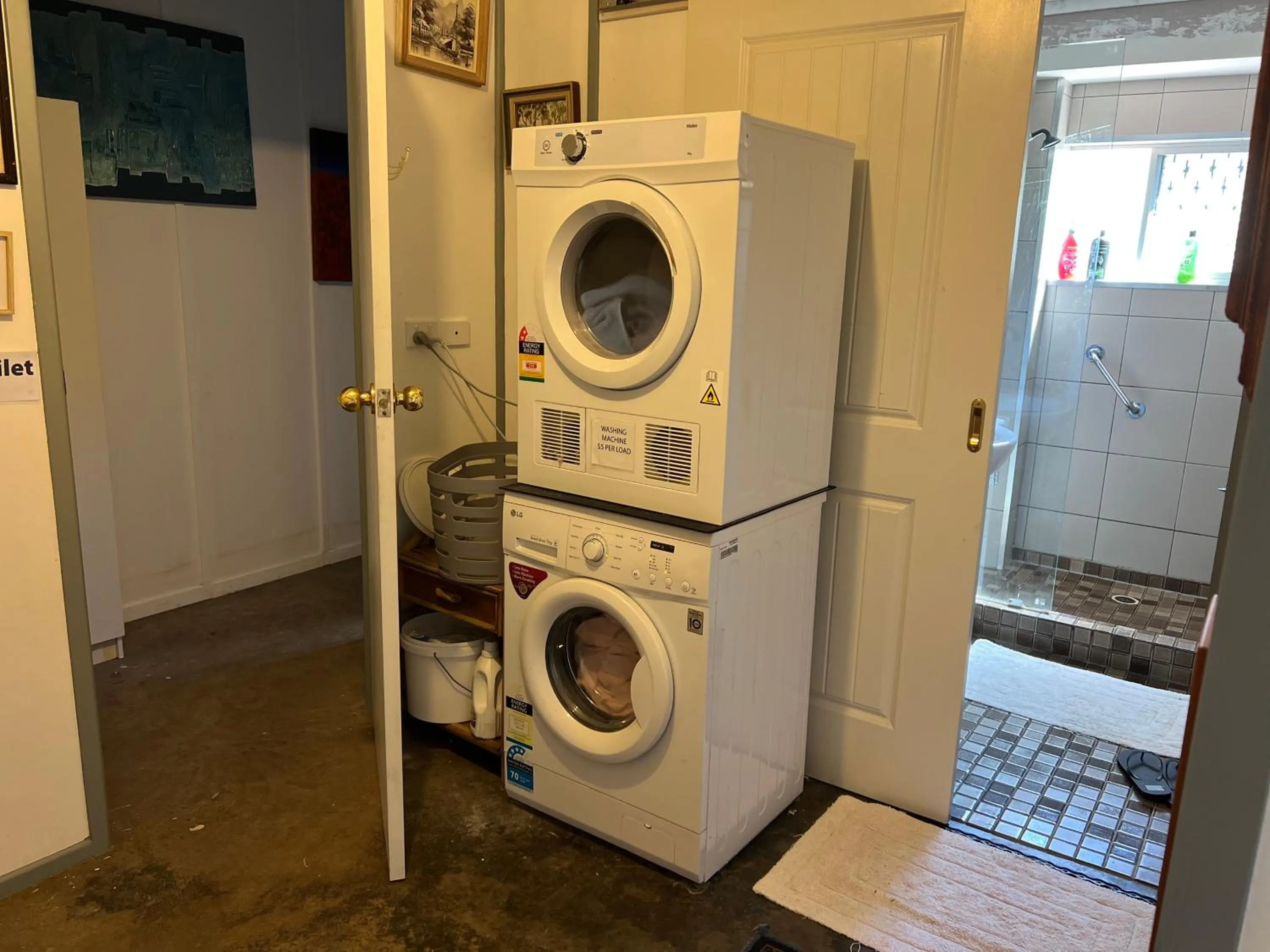 washing machine in XYL Holiday Inn
