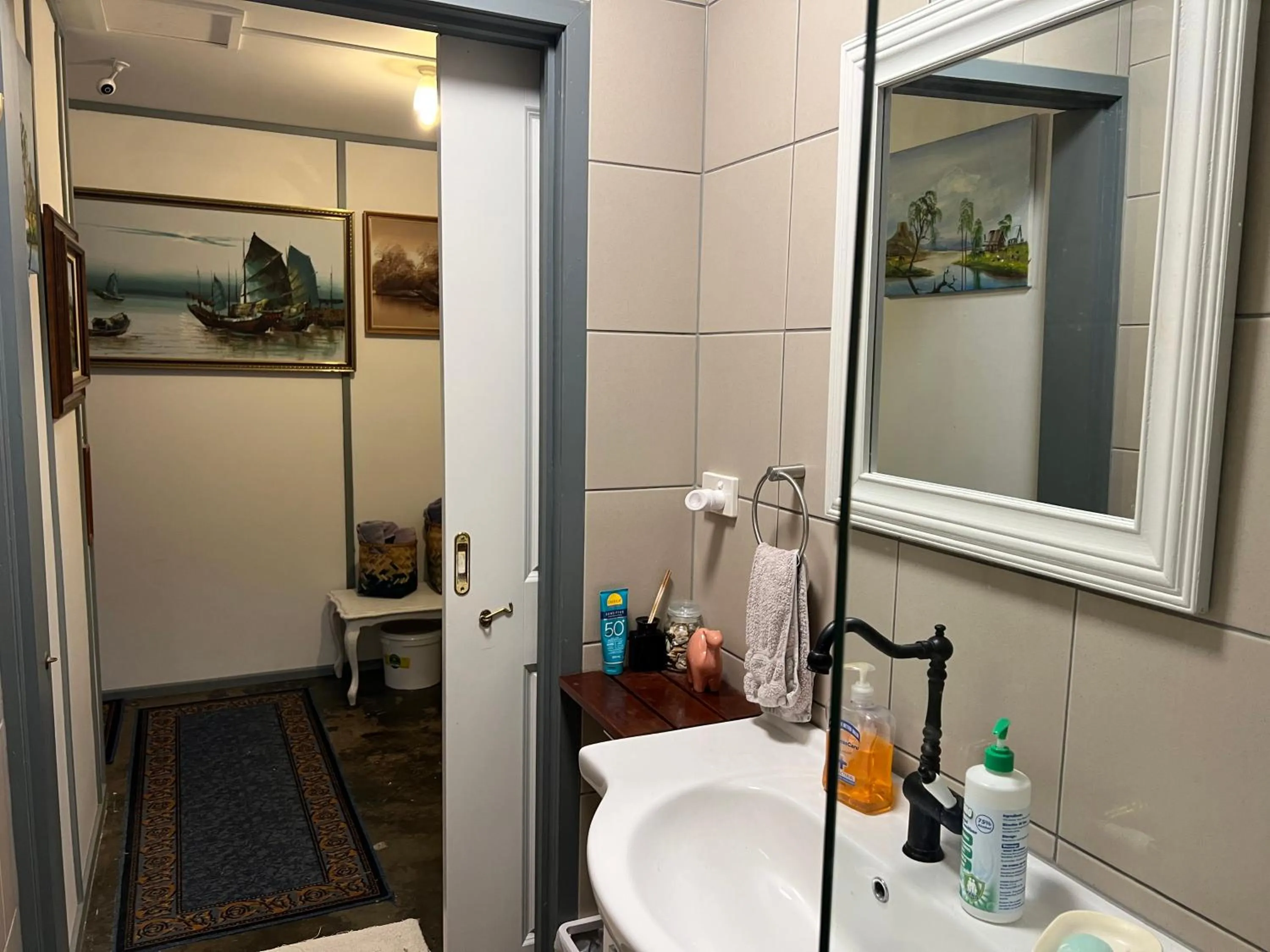 Bathroom in XYL Holiday Inn