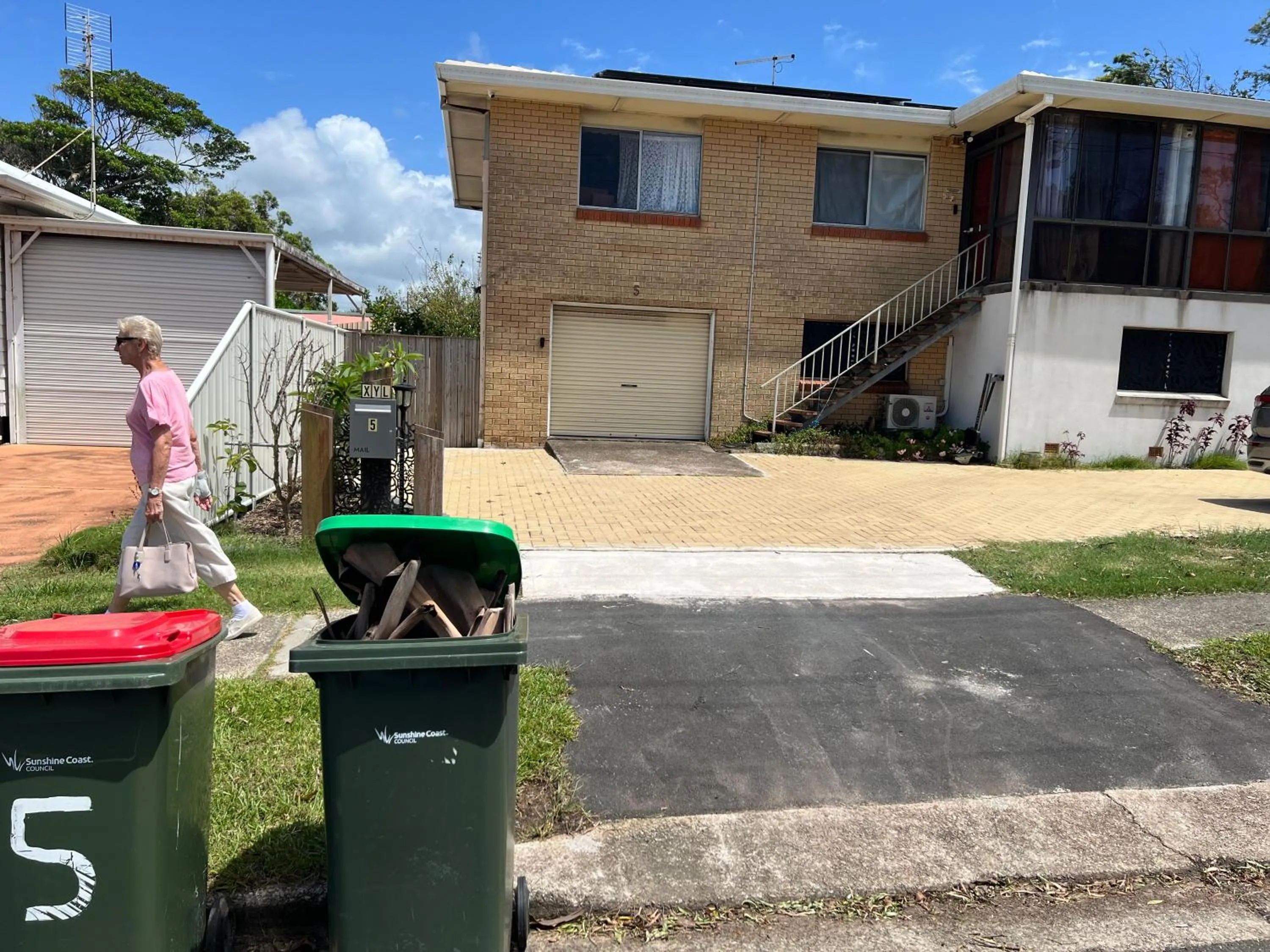 Property building in XYL Holiday Inn