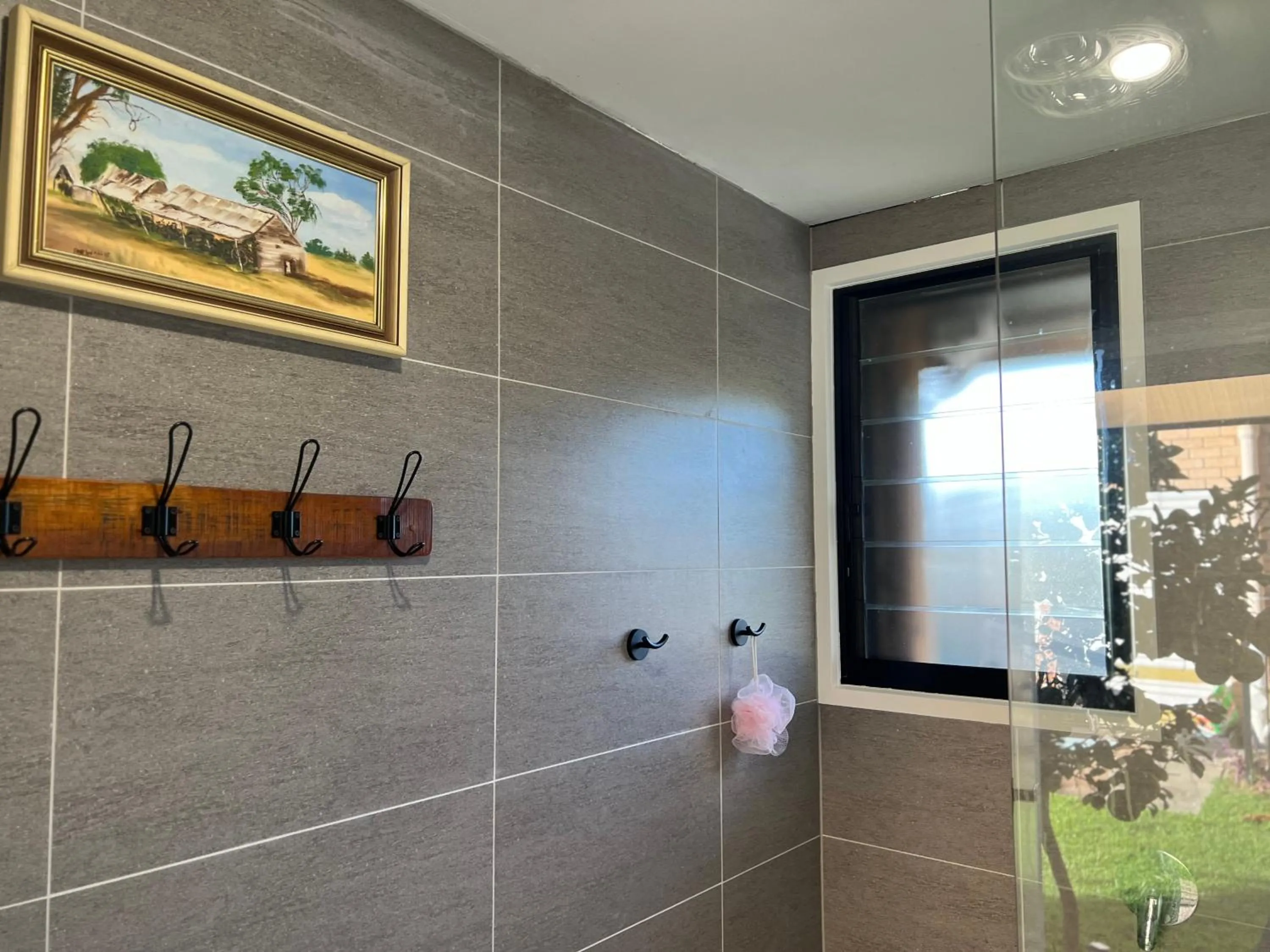 Shower in XYL Holiday Inn