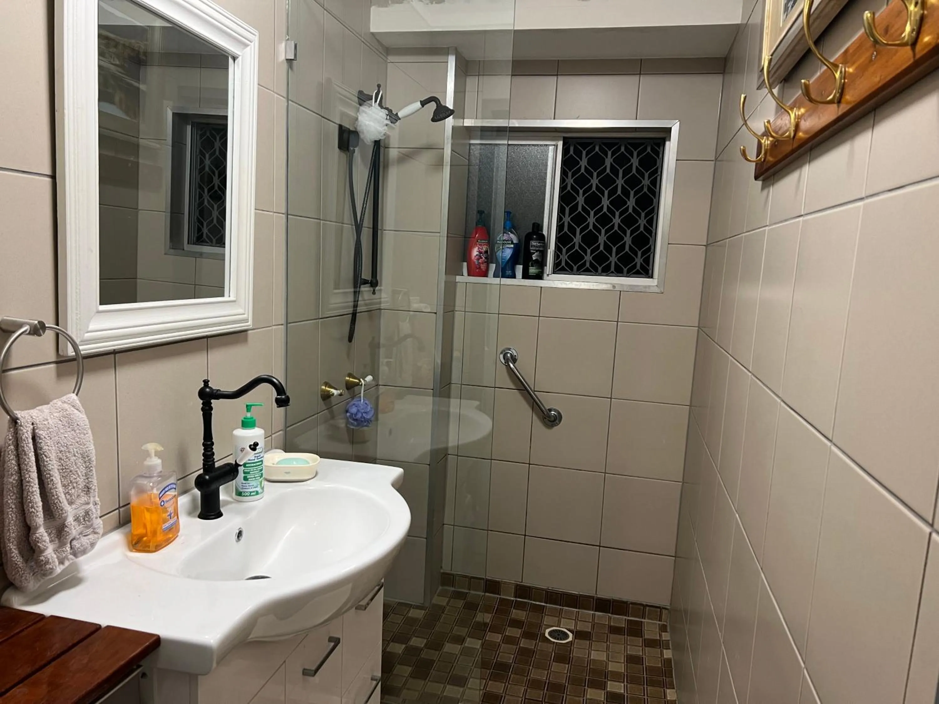 Shower in XYL Holiday Inn