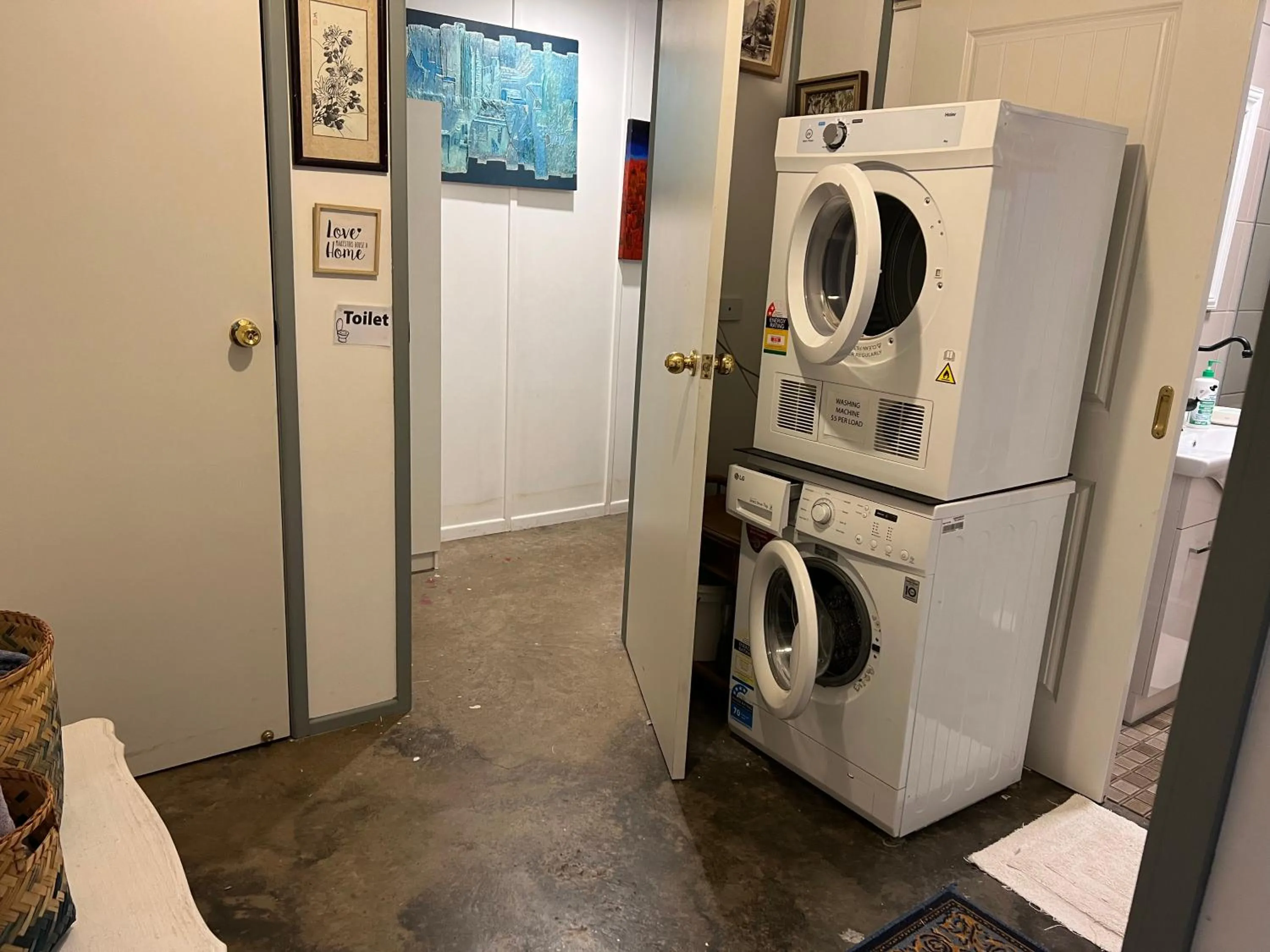 washing machine in XYL Holiday Inn