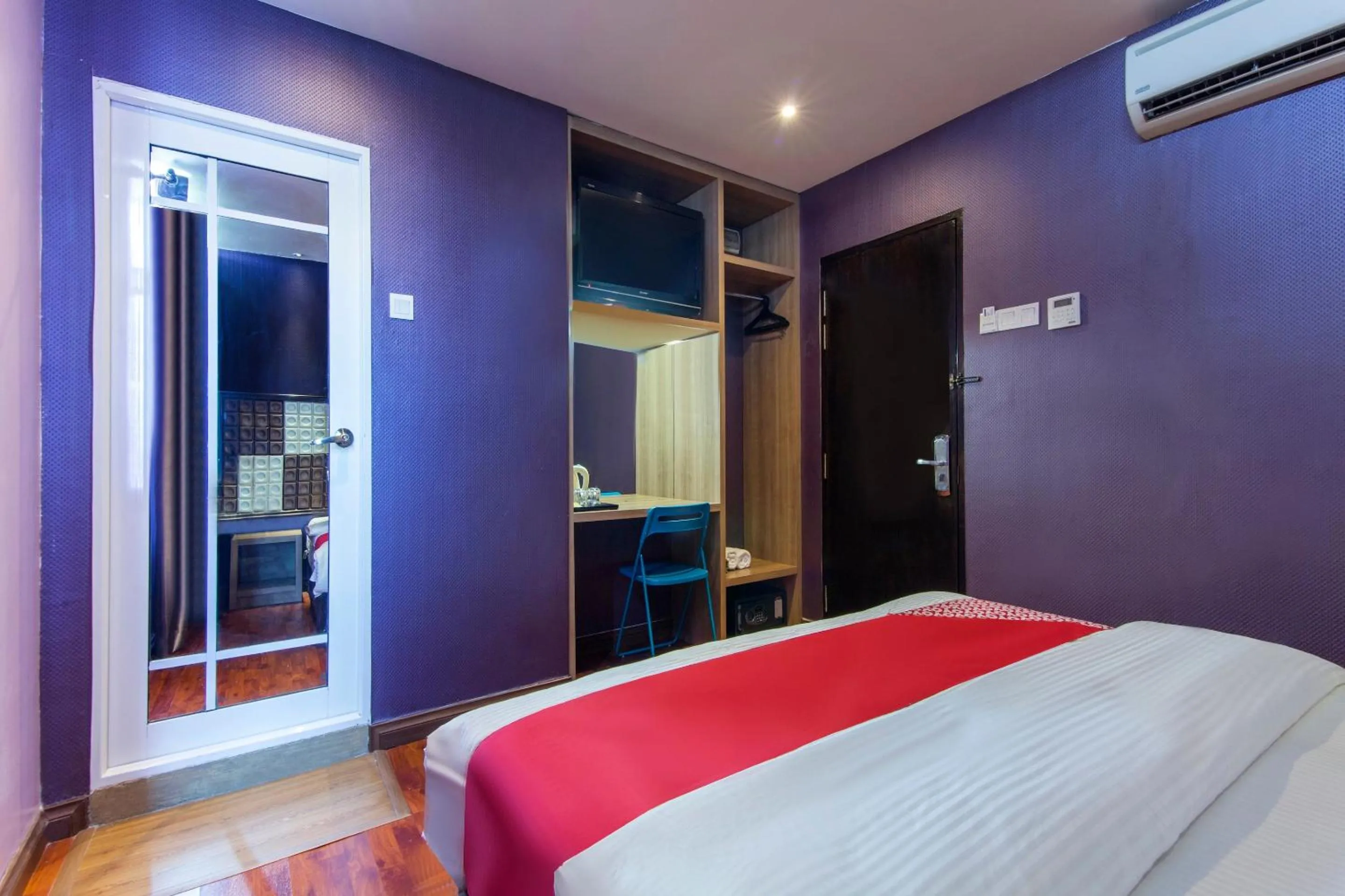 Bedroom, Bed in Hotel O Smc I-city