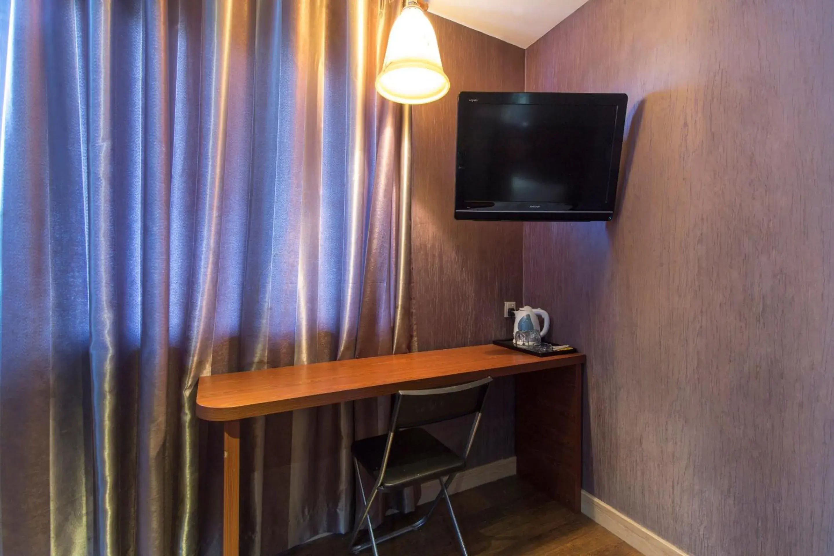 Bedroom in Hotel O Smc I-city Bedroom in Hotel O Smc I-city