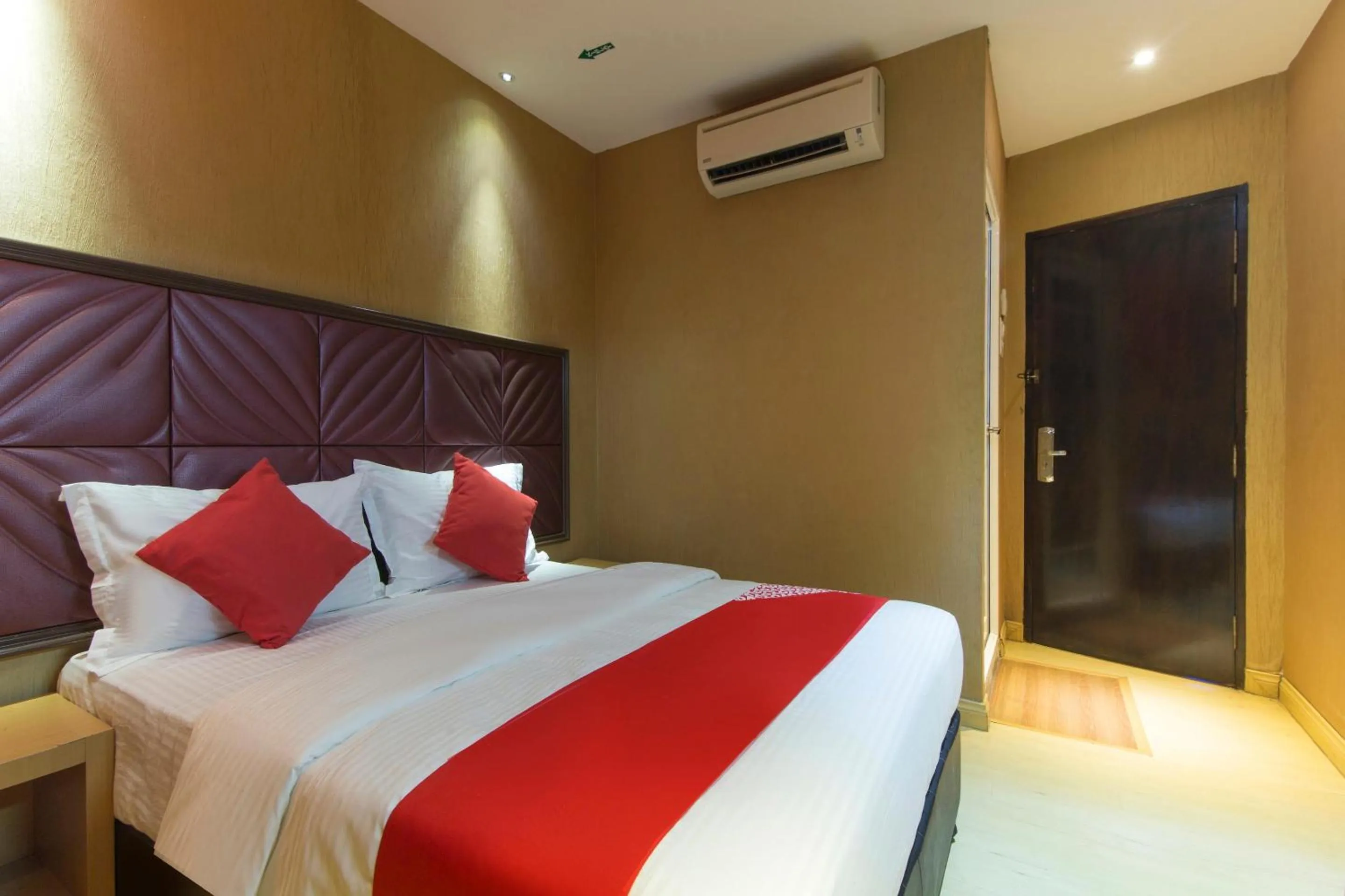 Bedroom, Bed in Hotel O Smc I-city