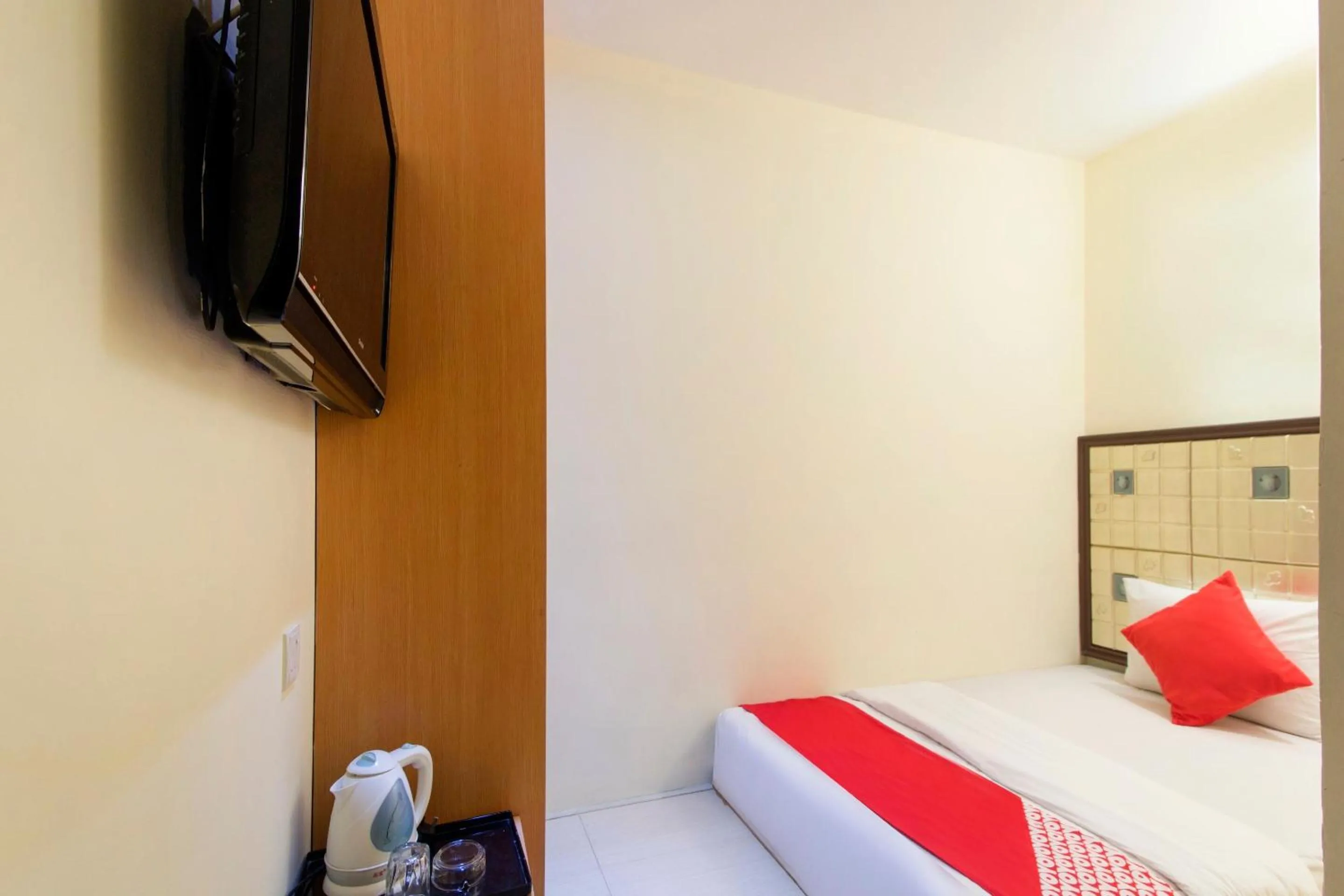 Bedroom, Bed in Hotel O Smc I-city