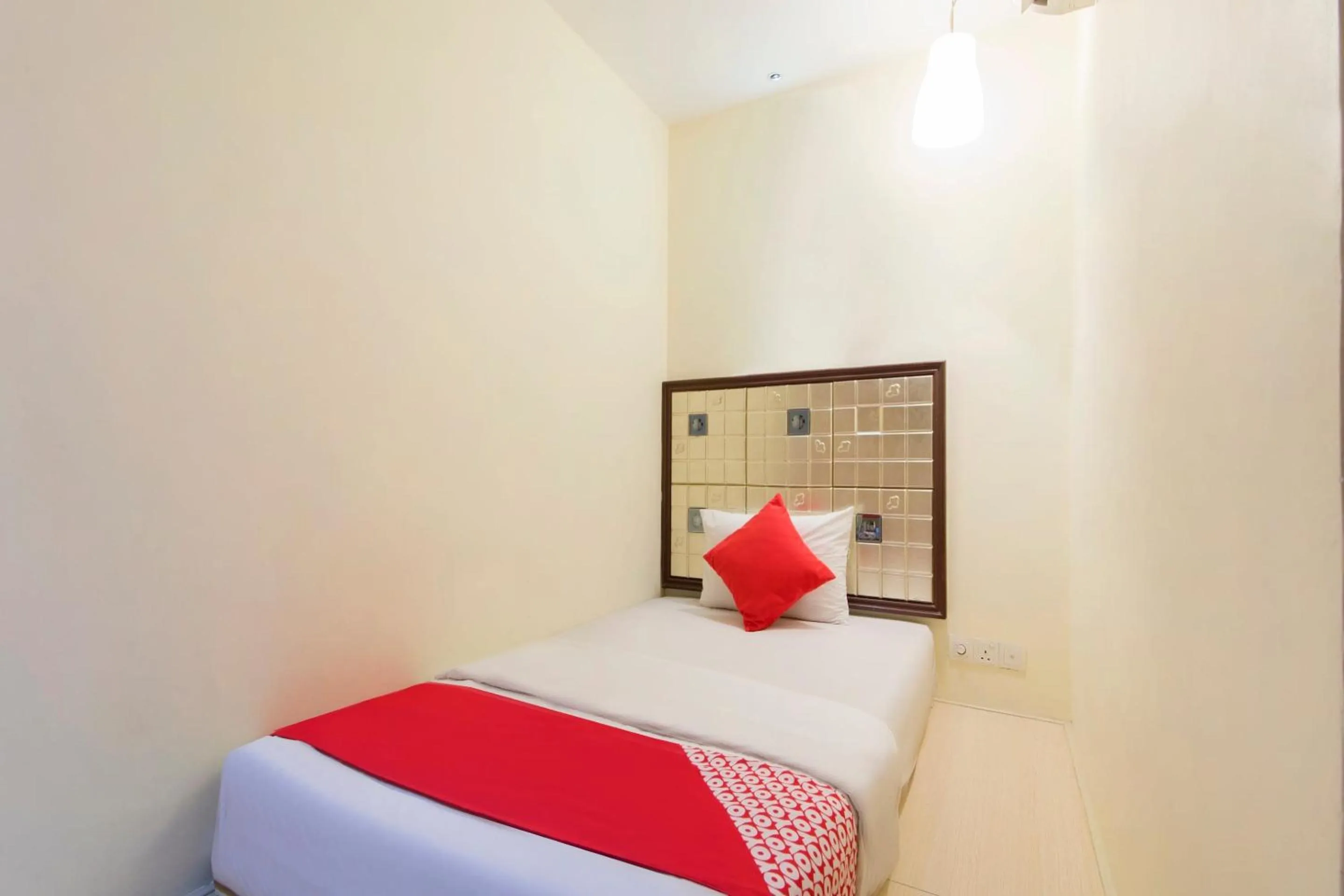 Bedroom, Bed in Hotel O Smc I-city