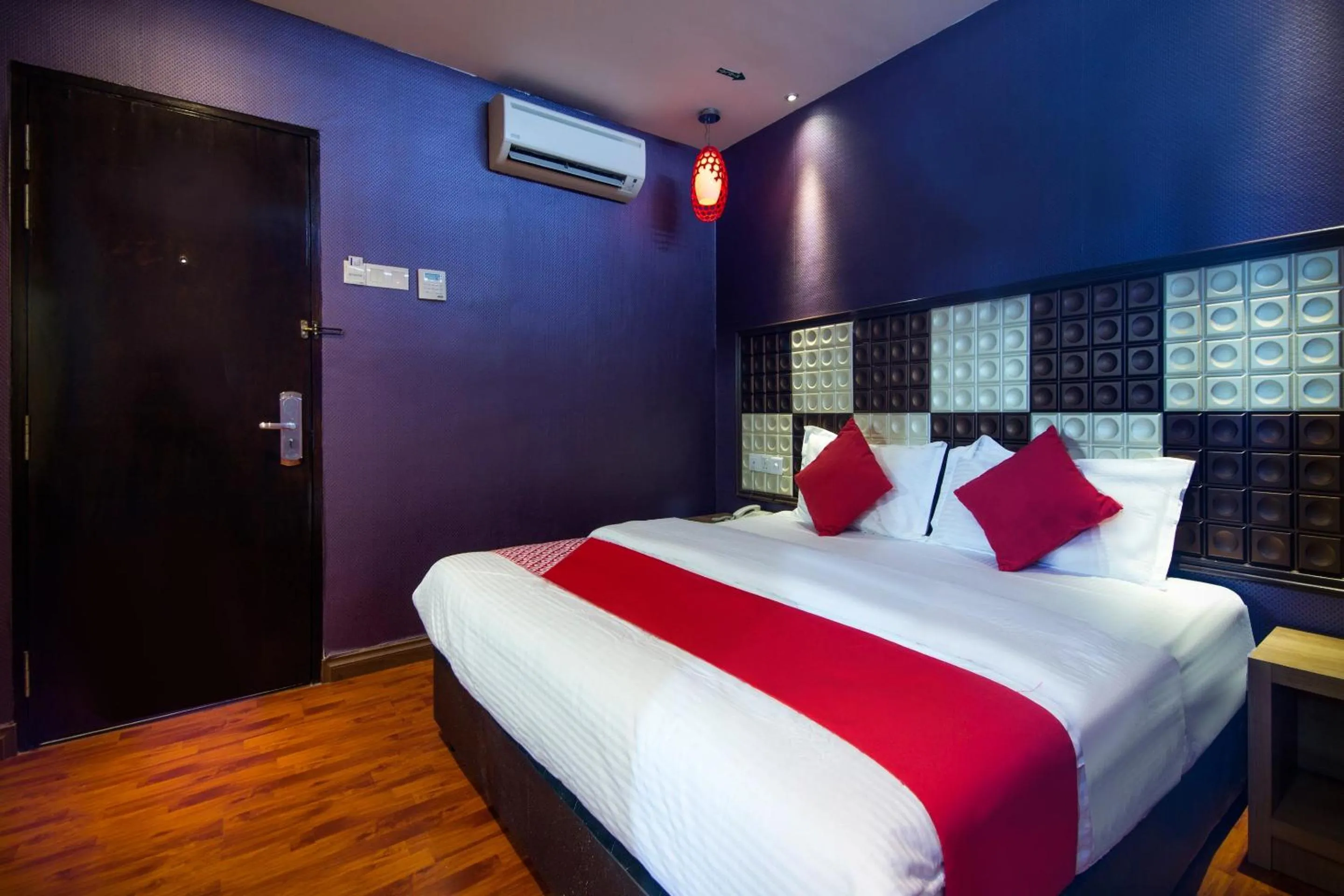 Bedroom, Bed in Hotel O Smc I-city