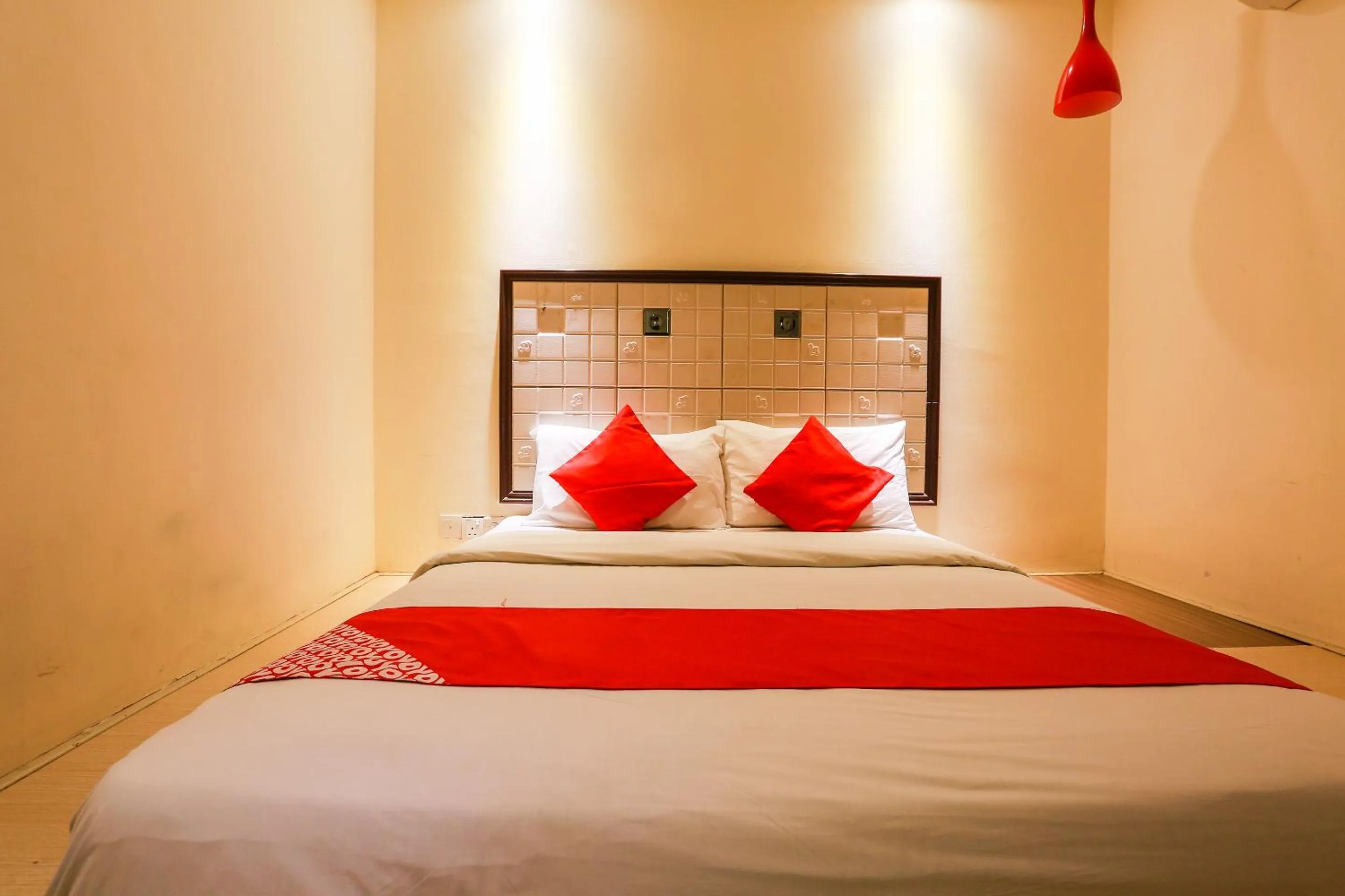 Bedroom, Bed in Super OYO 763 Tazara Hotel