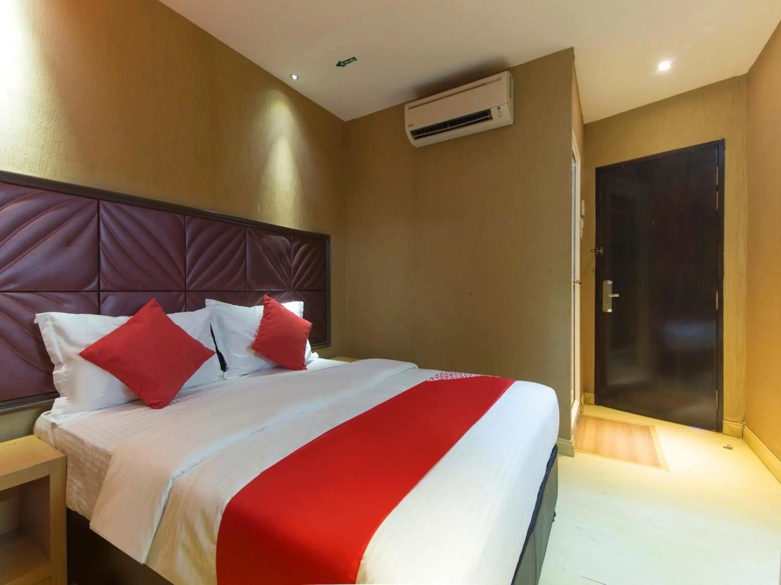 Bedroom, Bed in Super OYO 763 Tazara Hotel