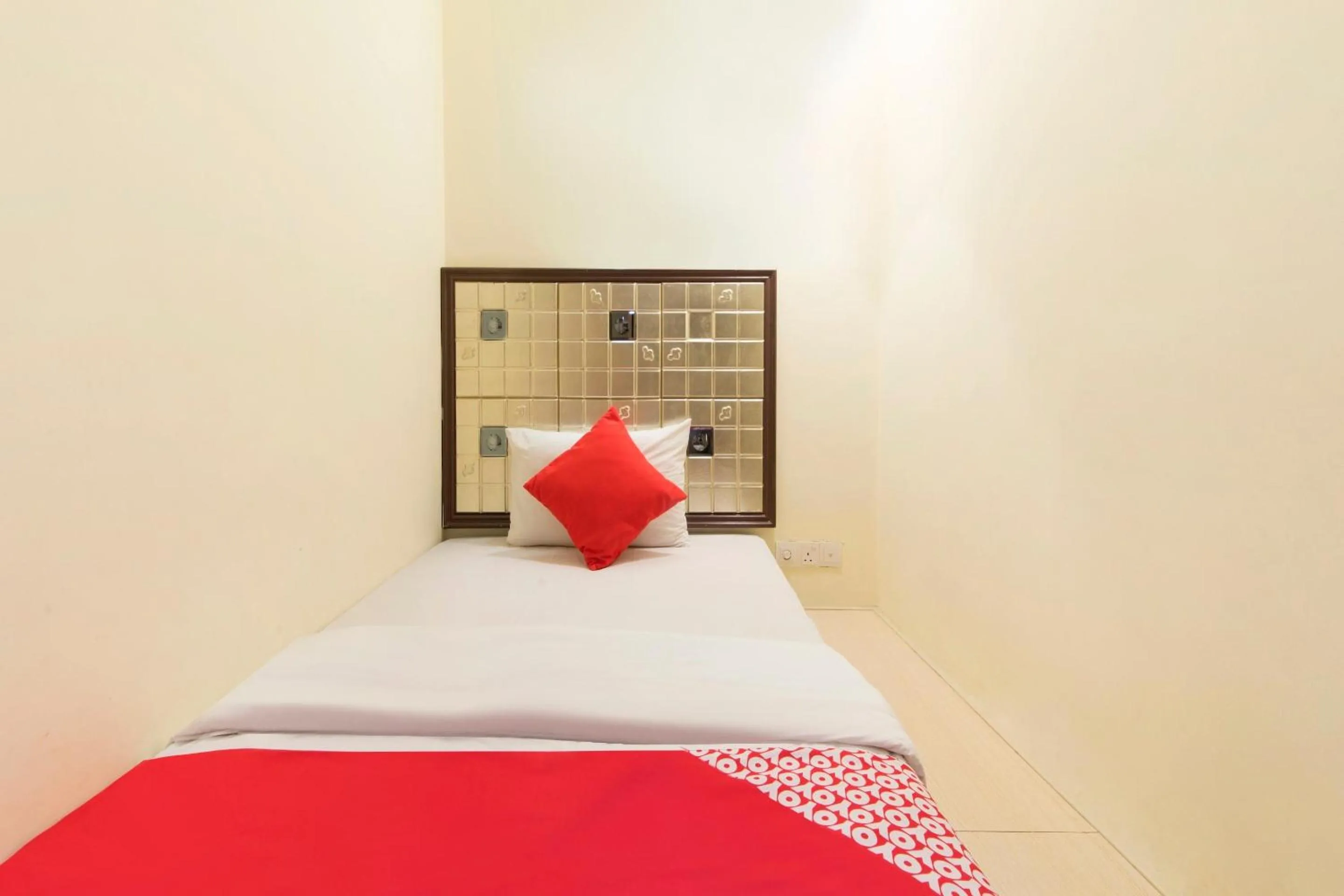 Bedroom, Bed in Hotel O Smc I-city