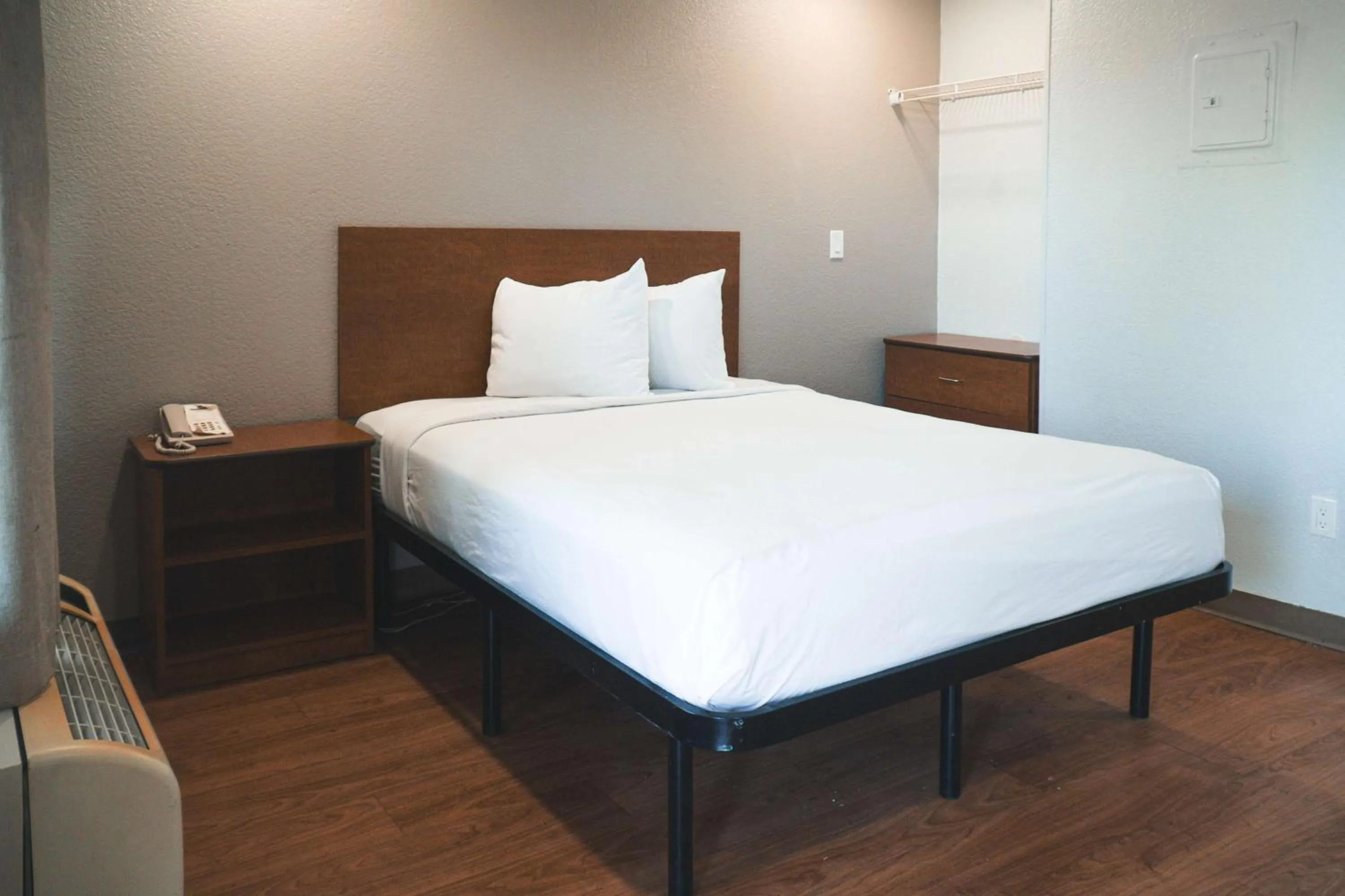 Bedroom, Bed in Studio 6 Rancho Cordova, CA