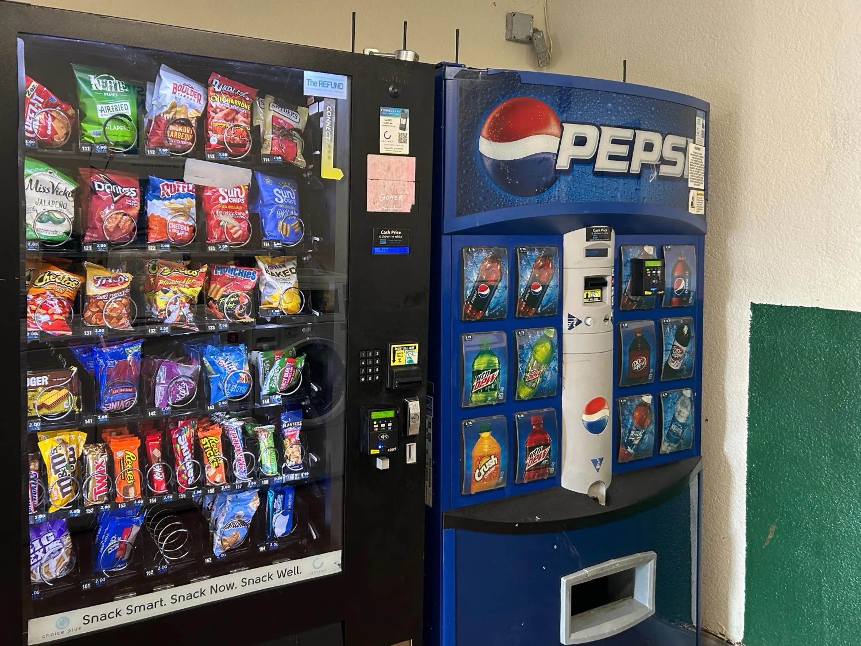 vending machine in Studio 6 Rancho Cordova, CA