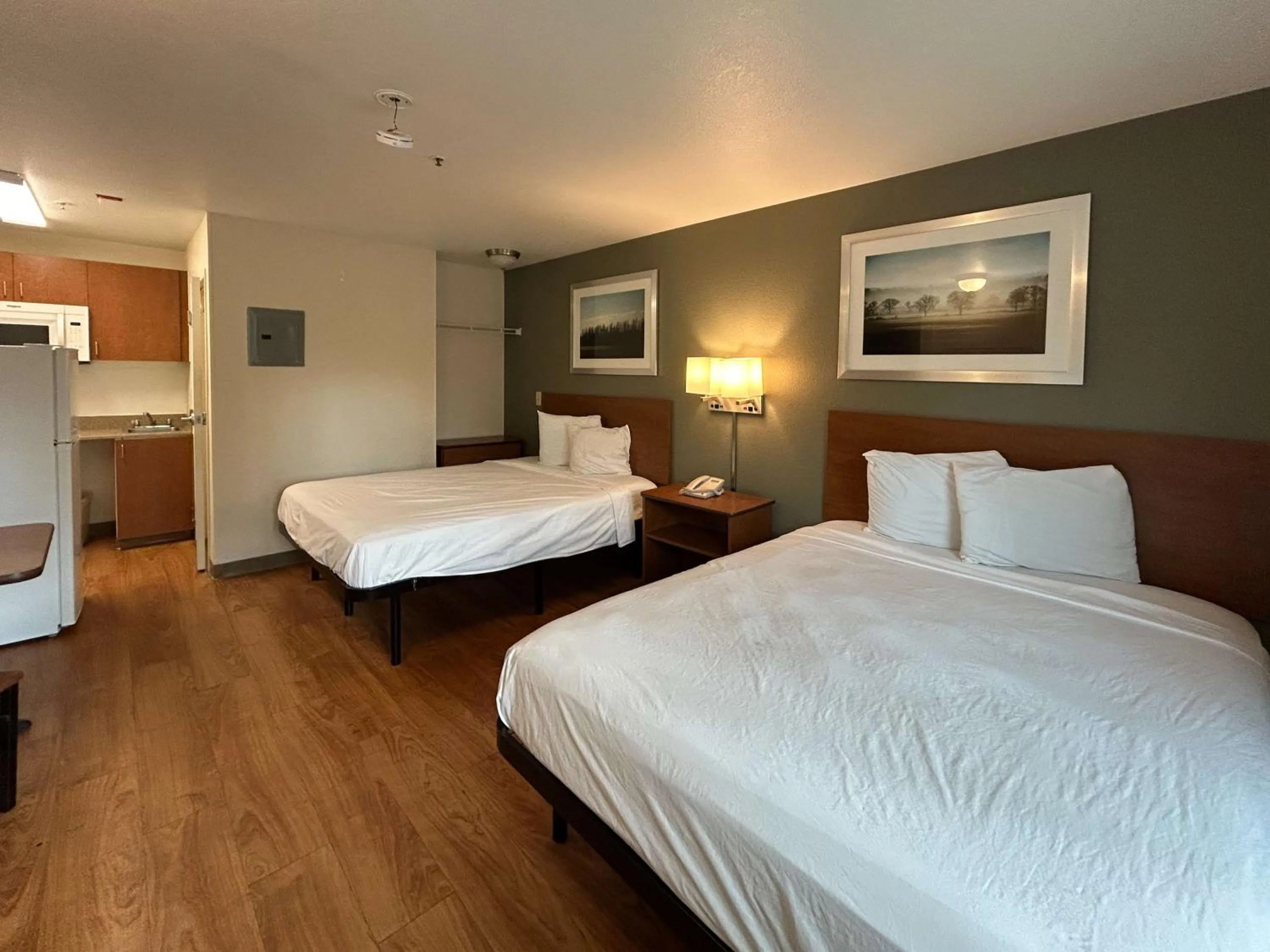 Bedroom, Bed in Studio 6 Rancho Cordova, CA