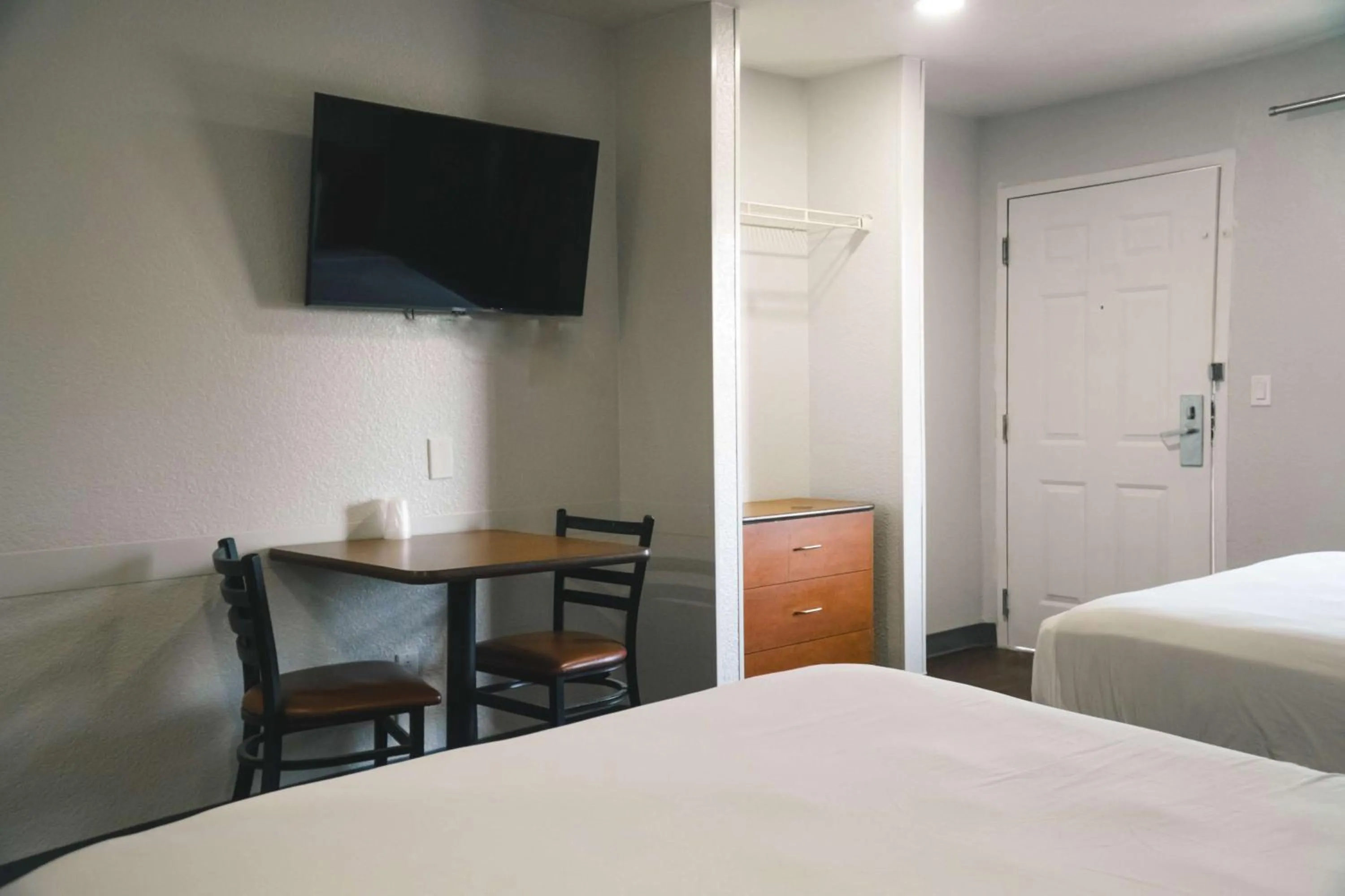 Bedroom, Bed in Studio 6 Rancho Cordova, CA