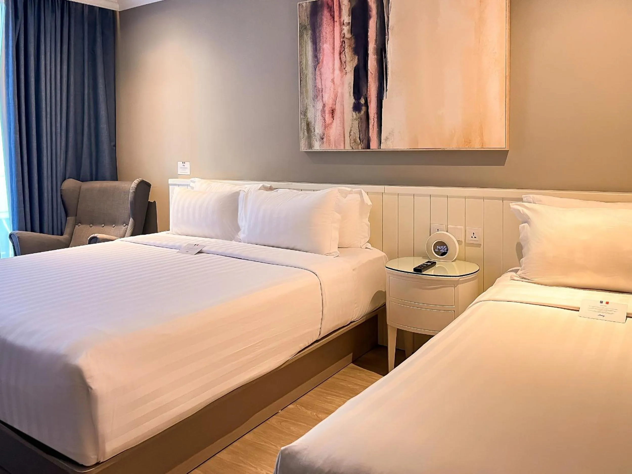 Bedroom, Bed in Ashley Sabang Jakarta