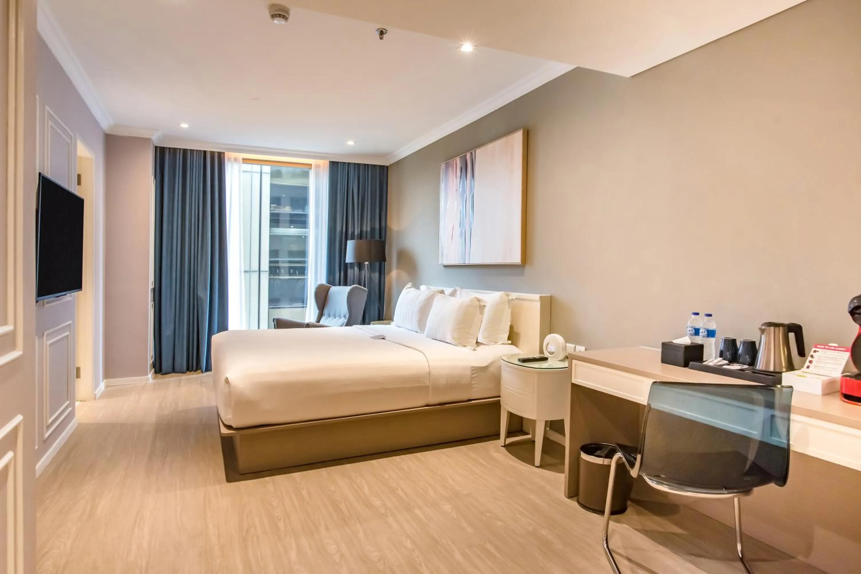 TV and multimedia, Bed in Ashley Sabang Jakarta