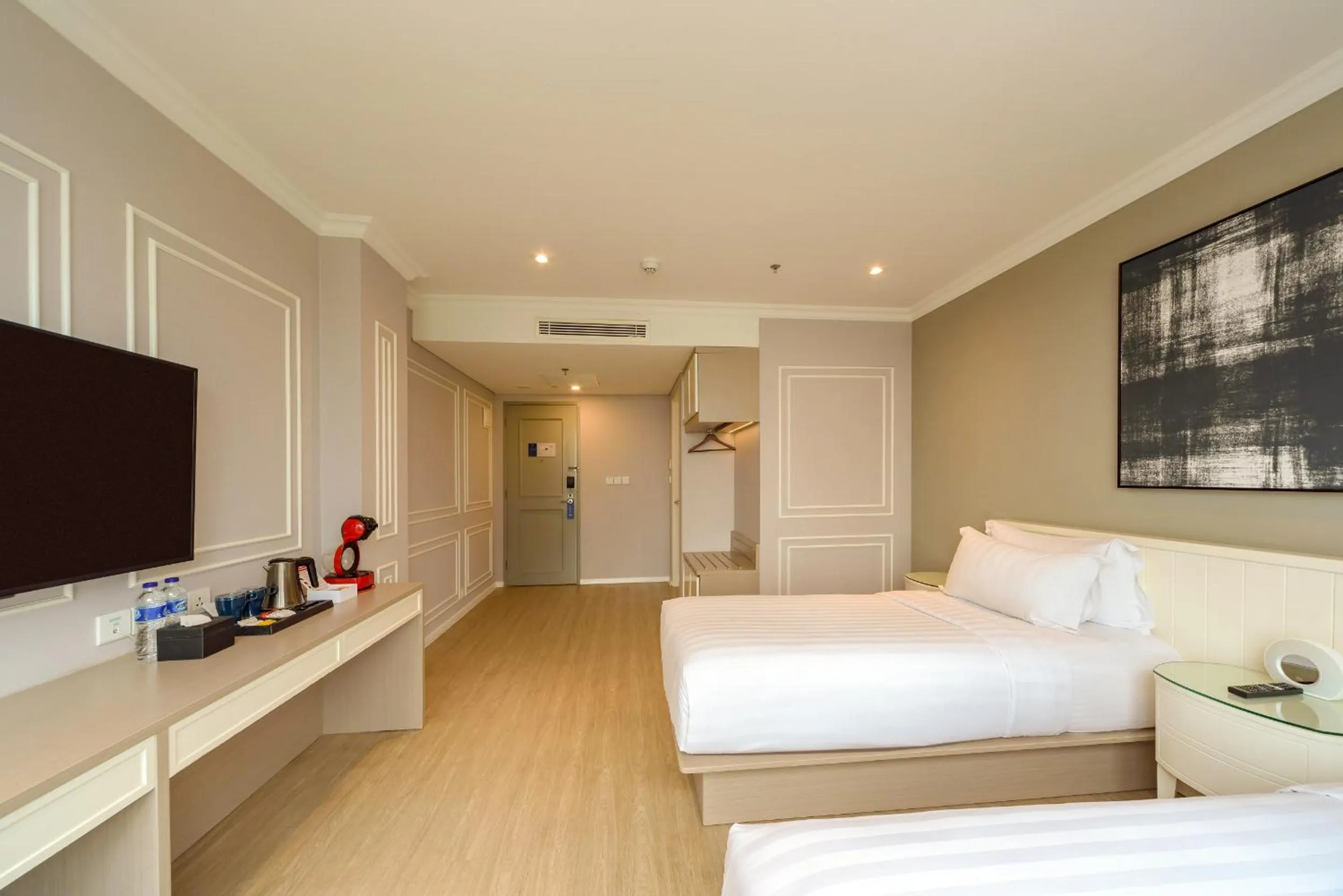 Bedroom, Bed in Ashley Sabang Jakarta