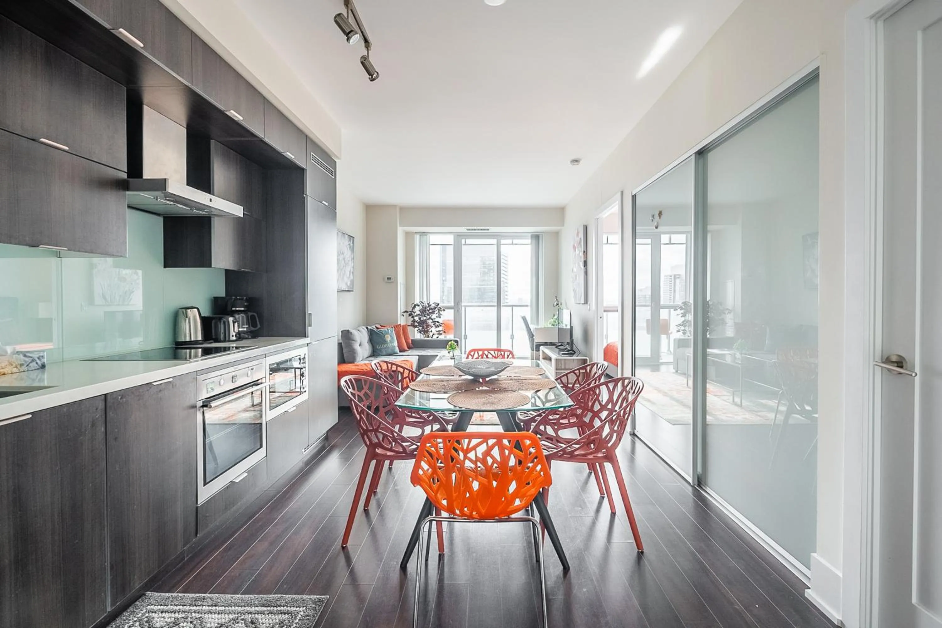 Kitchen or kitchenette in GLOBALSTAY Modern Downtown Apartment