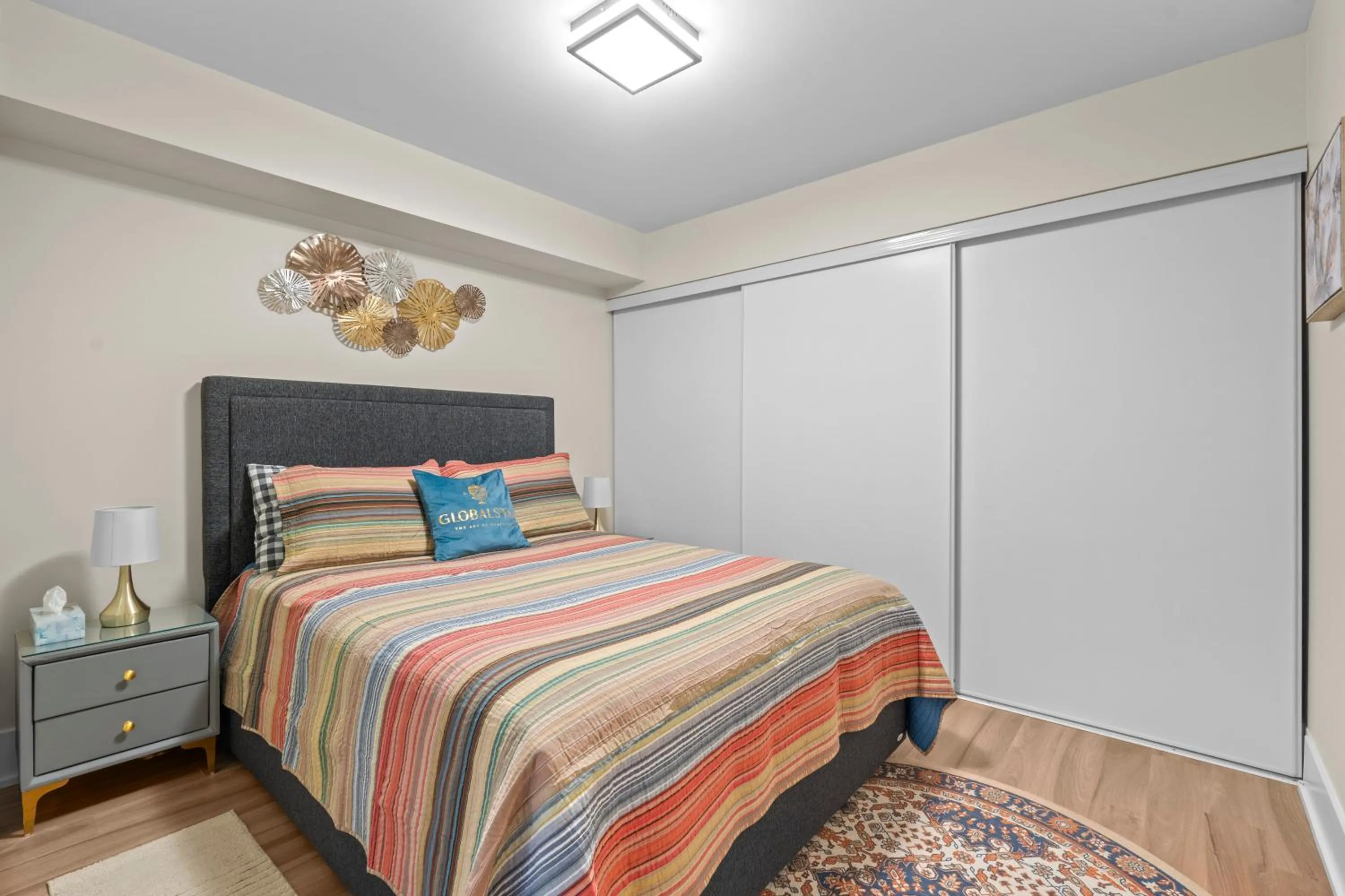 Bed in GLOBALSTAY Modern Downtown Apartment