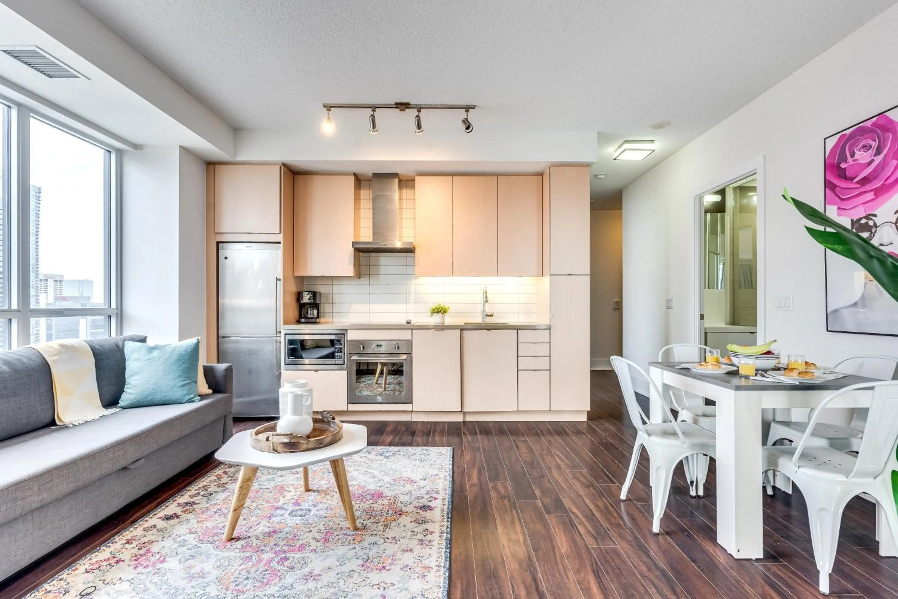 Kitchen or kitchenette in GLOBALSTAY Modern Downtown Apartment